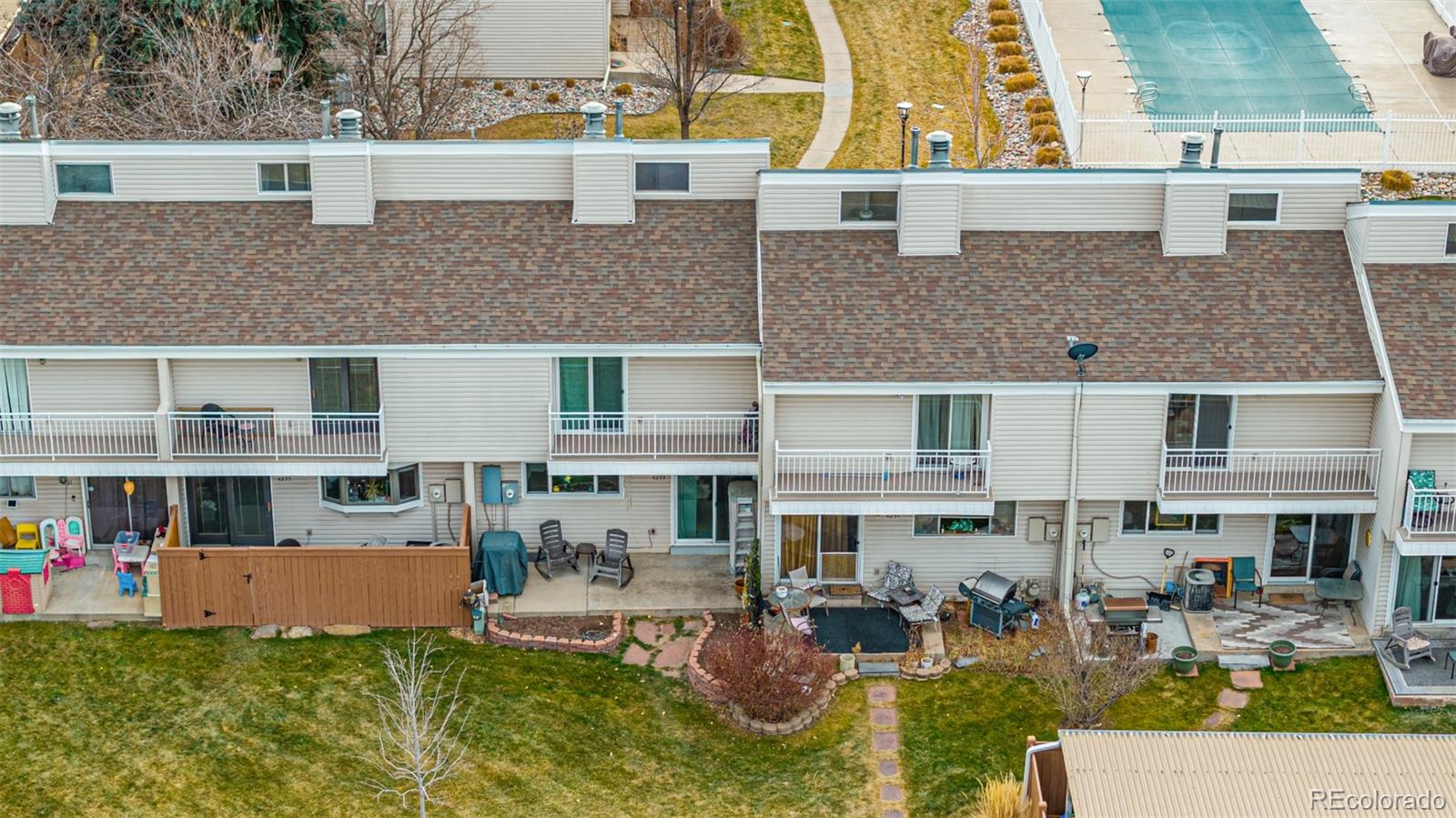 4233 E Maplewood Way
