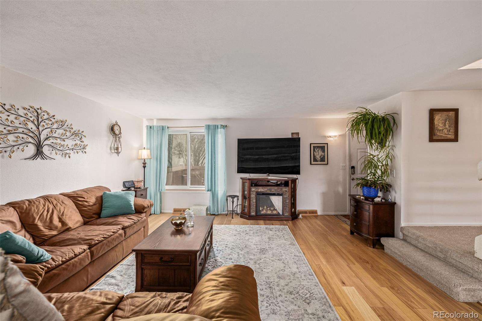 4233 E Maplewood Way