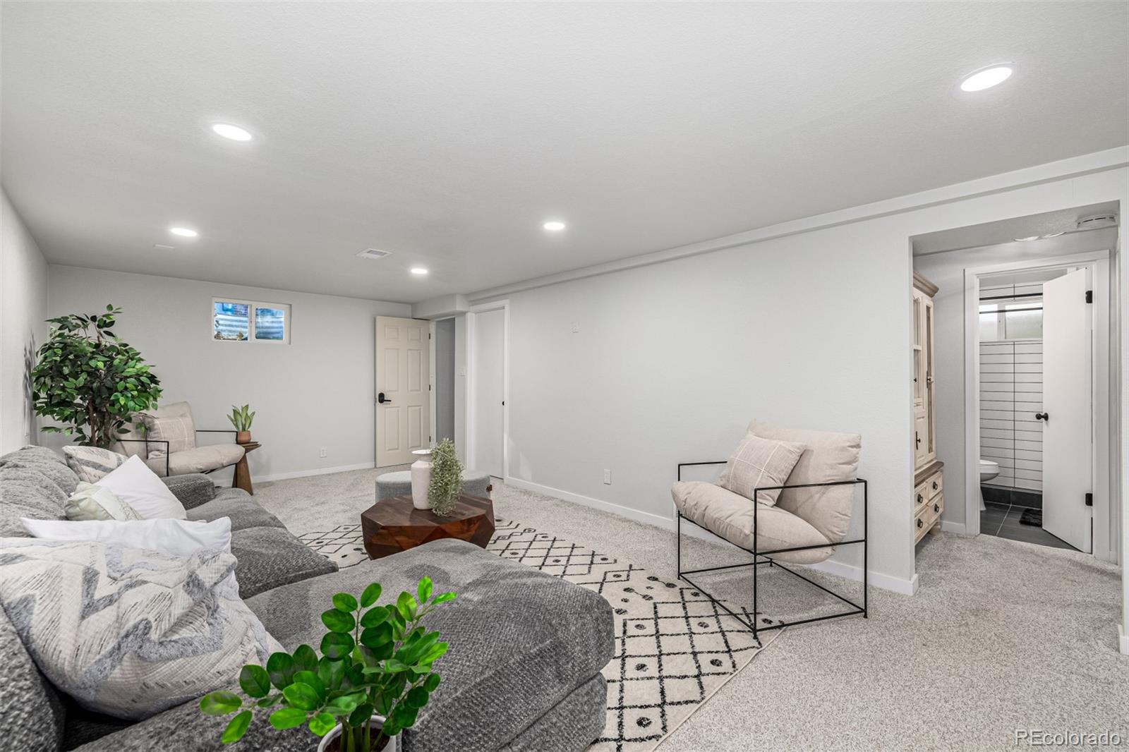8861 Hastings Way