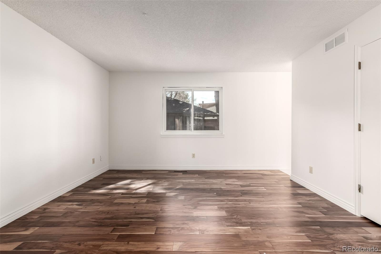 135 S Eagle Circle