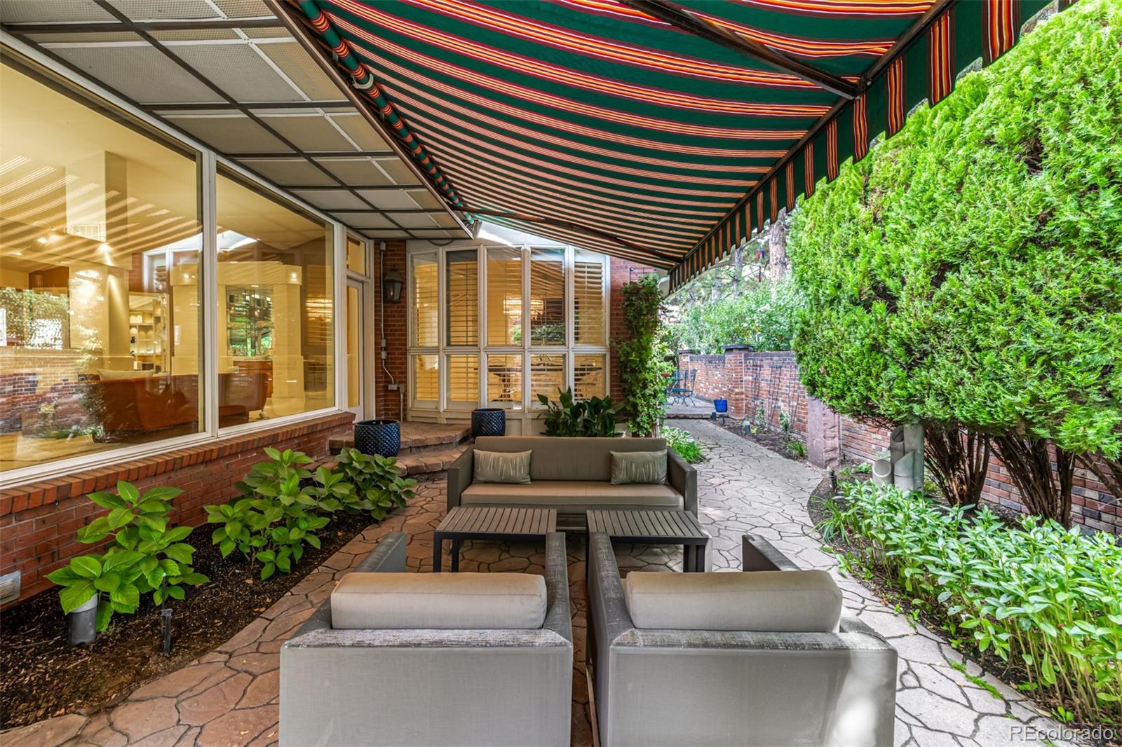 400 S Steele Street Unit: 64