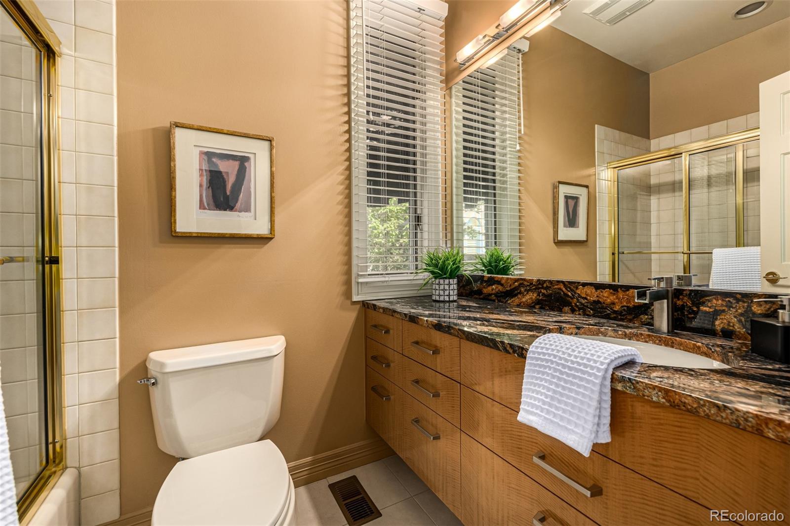400 S Steele Street Unit: 64
