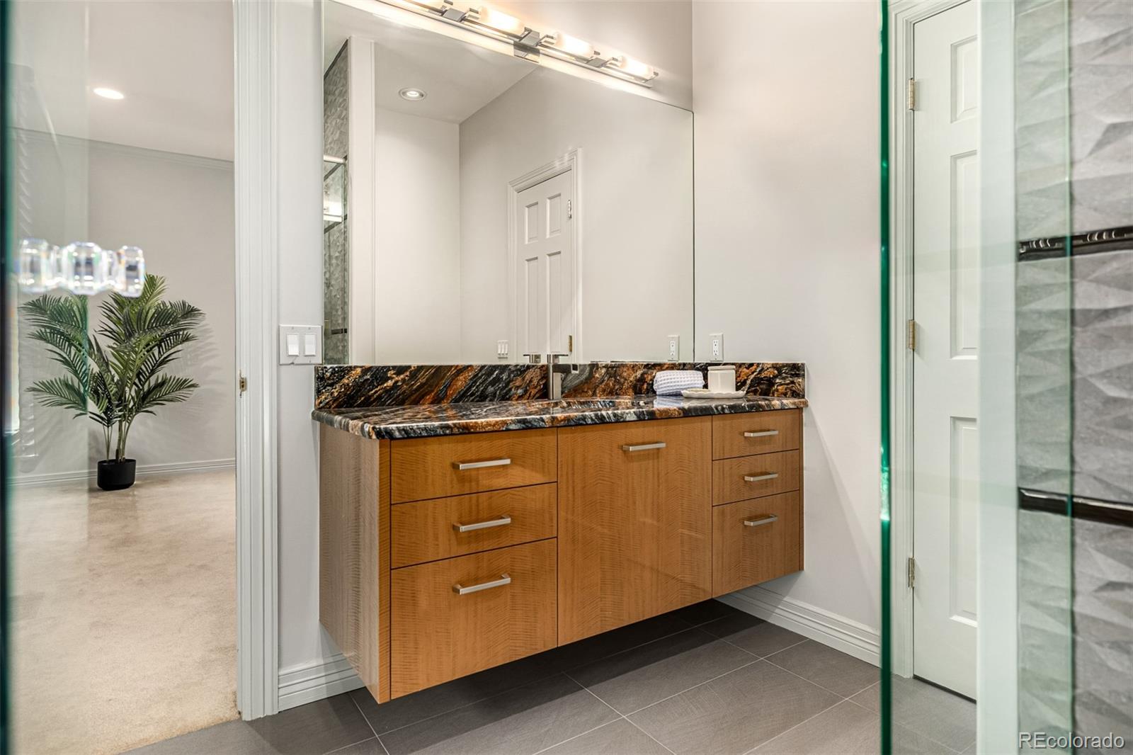 400 S Steele Street Unit: 64