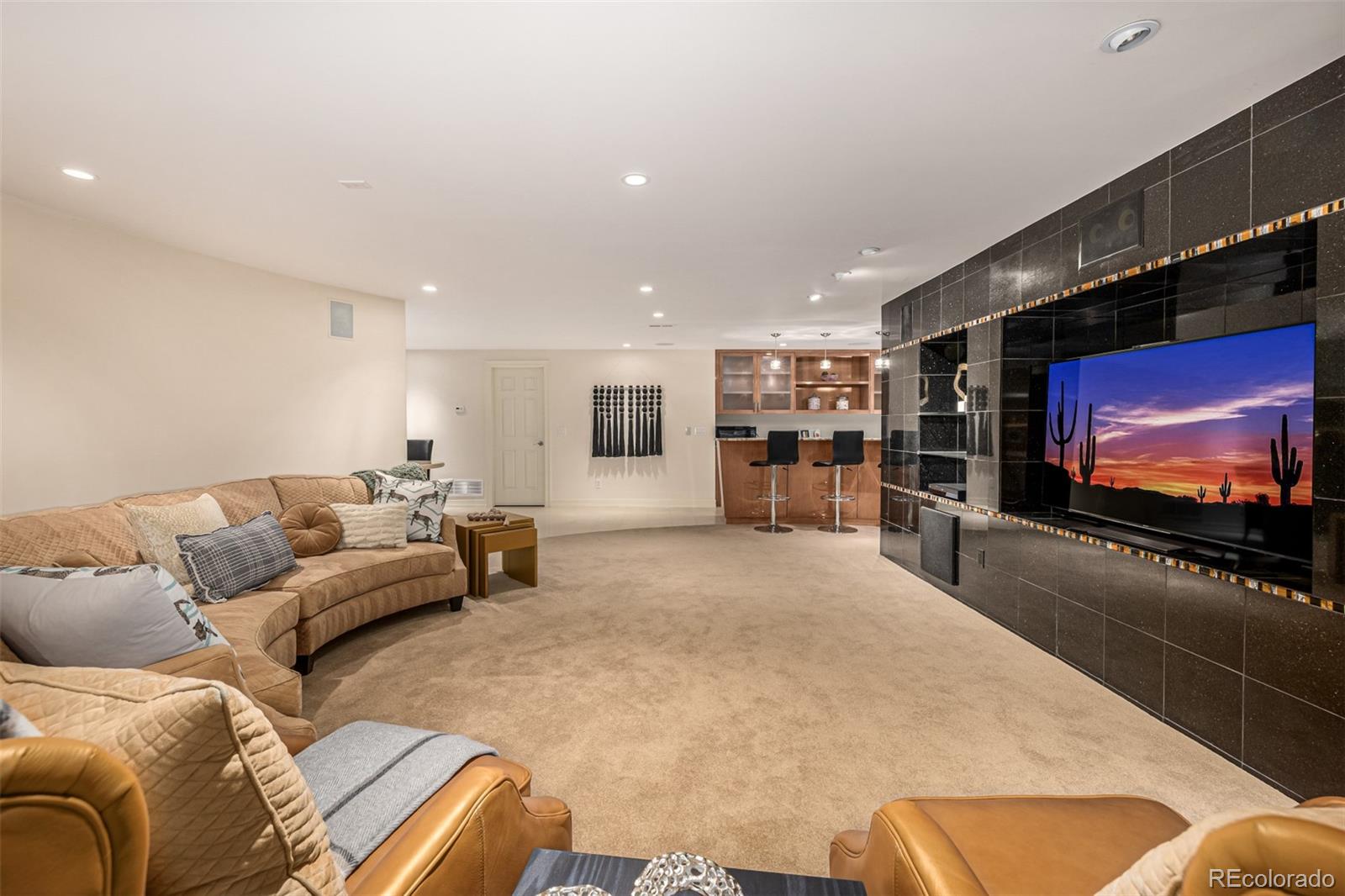 400 S Steele Street Unit: 64
