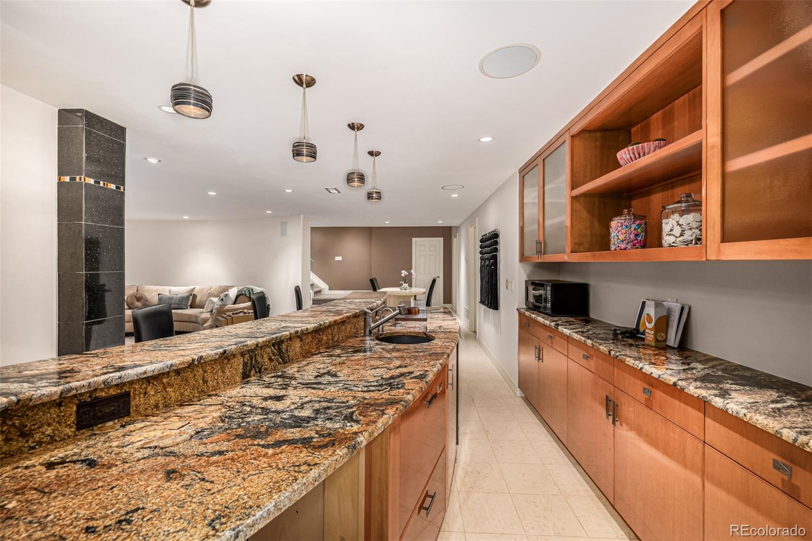 400 S Steele Street Unit: 64