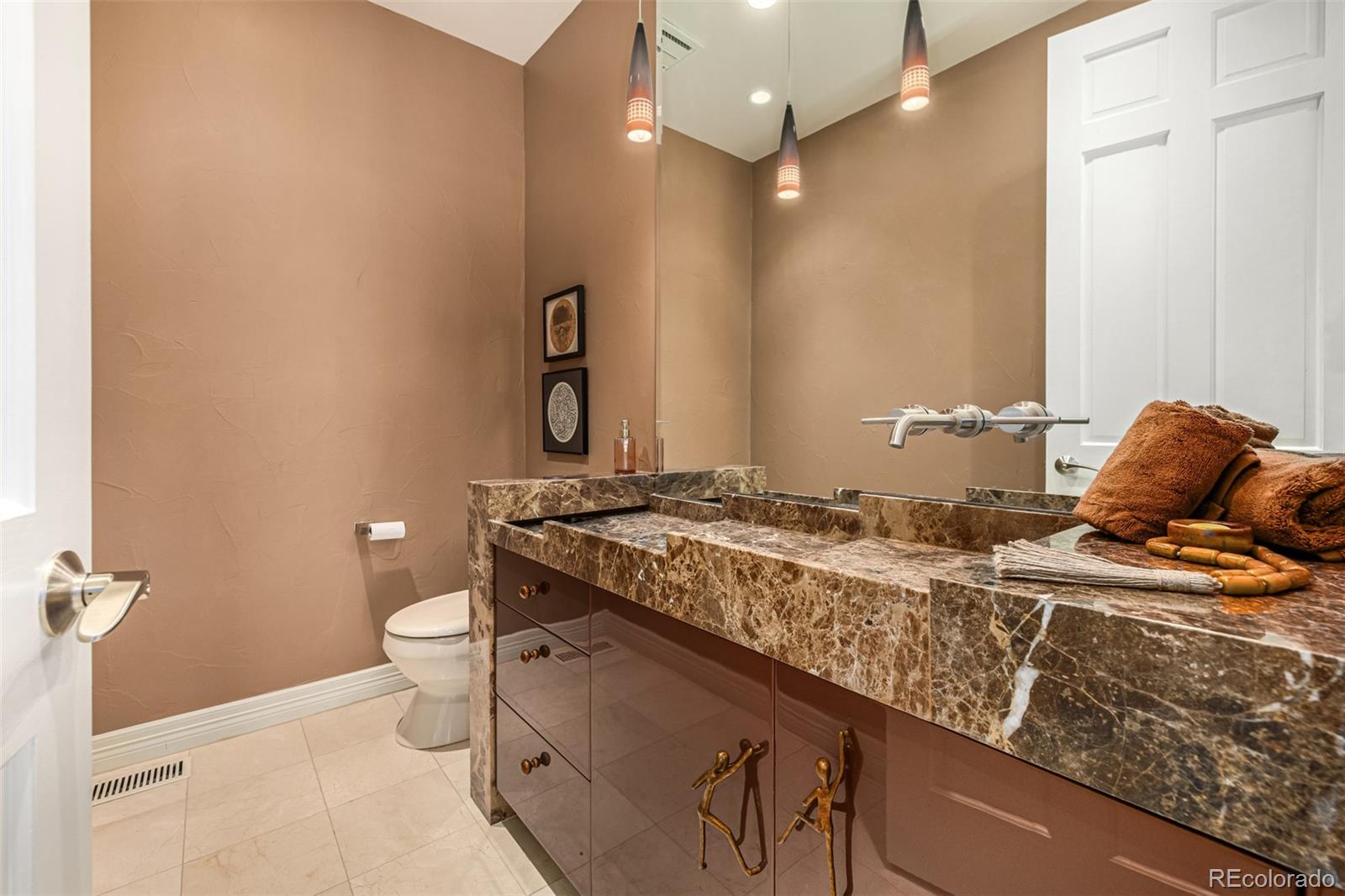 400 S Steele Street Unit: 64