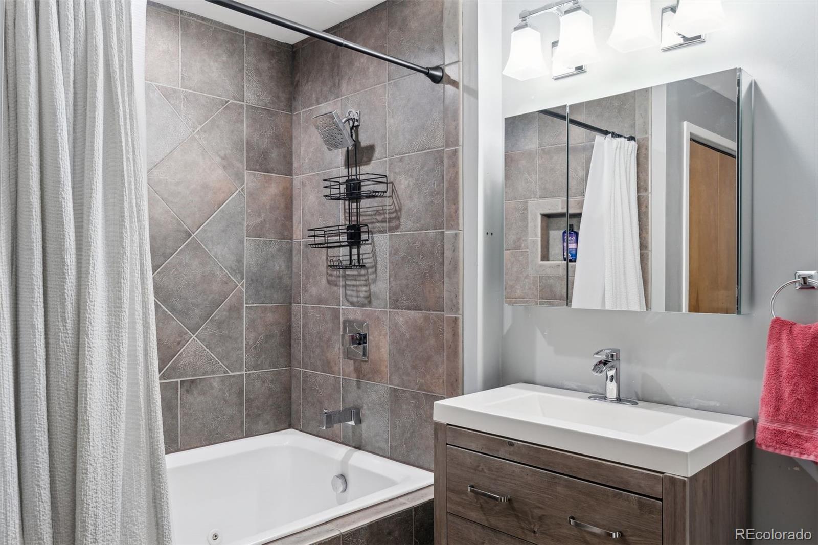 3100 Huron Street Unit: 4Q