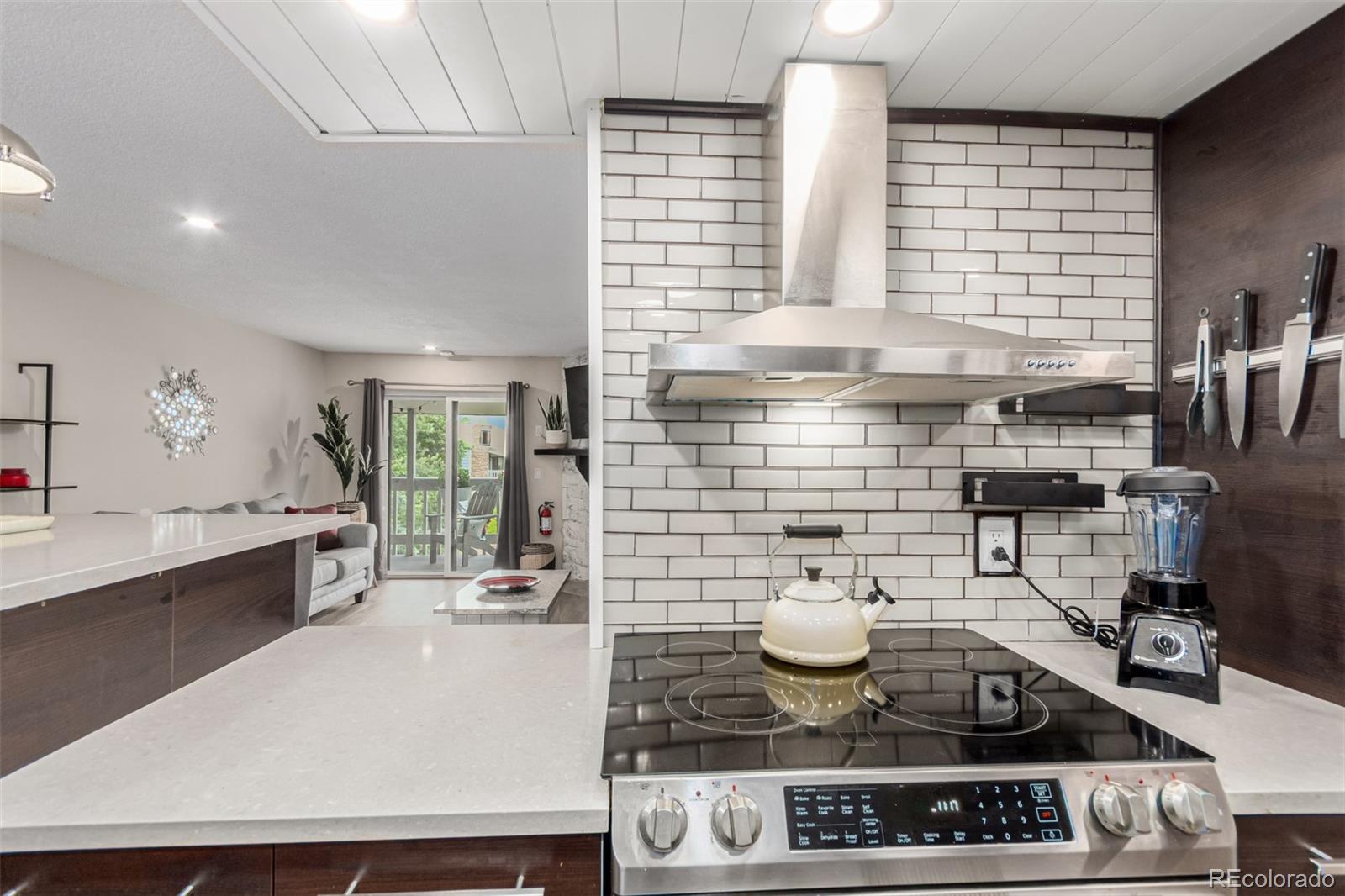 8335 Fairmount Drive Unit: 10-208