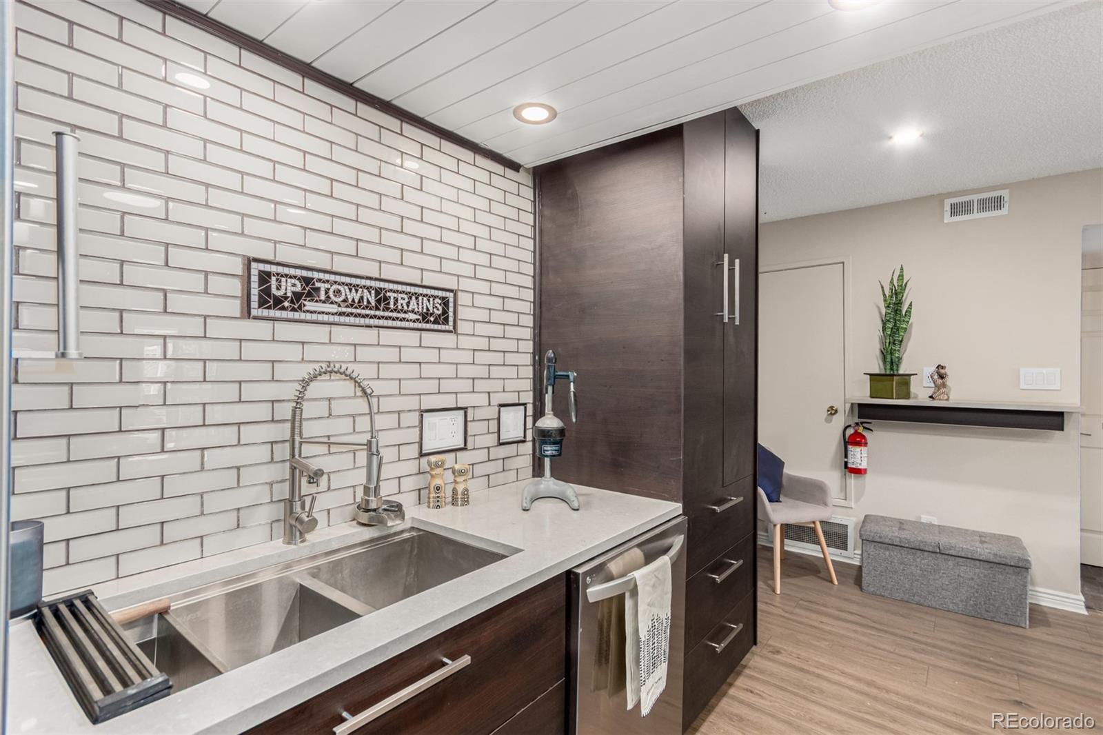 8335 Fairmount Drive Unit: 10-208