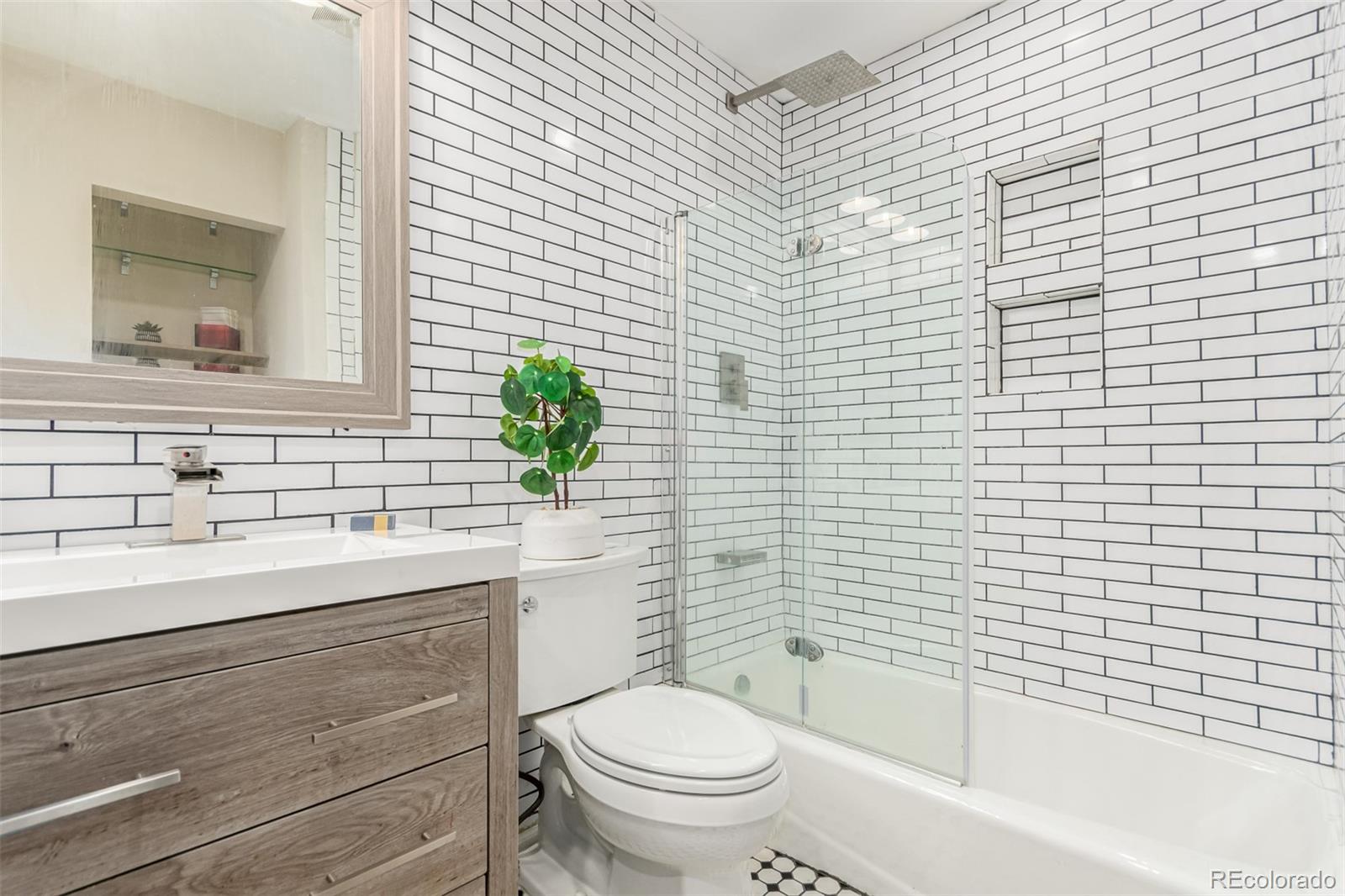 8335 Fairmount Drive Unit: 10-208