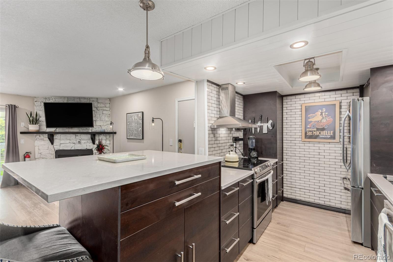 8335 Fairmount Drive Unit: 10-208