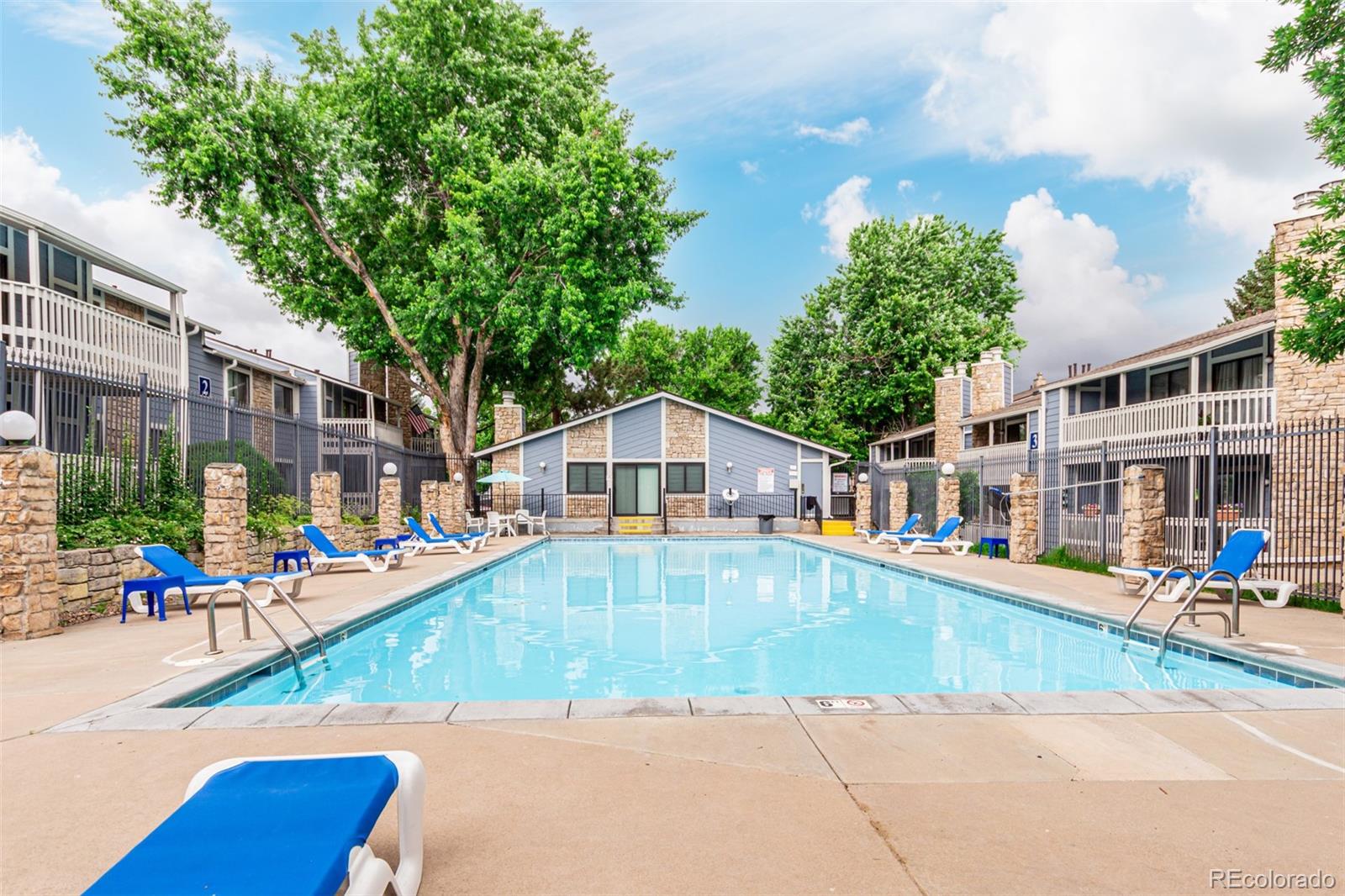 8335 Fairmount Drive Unit: 10-208