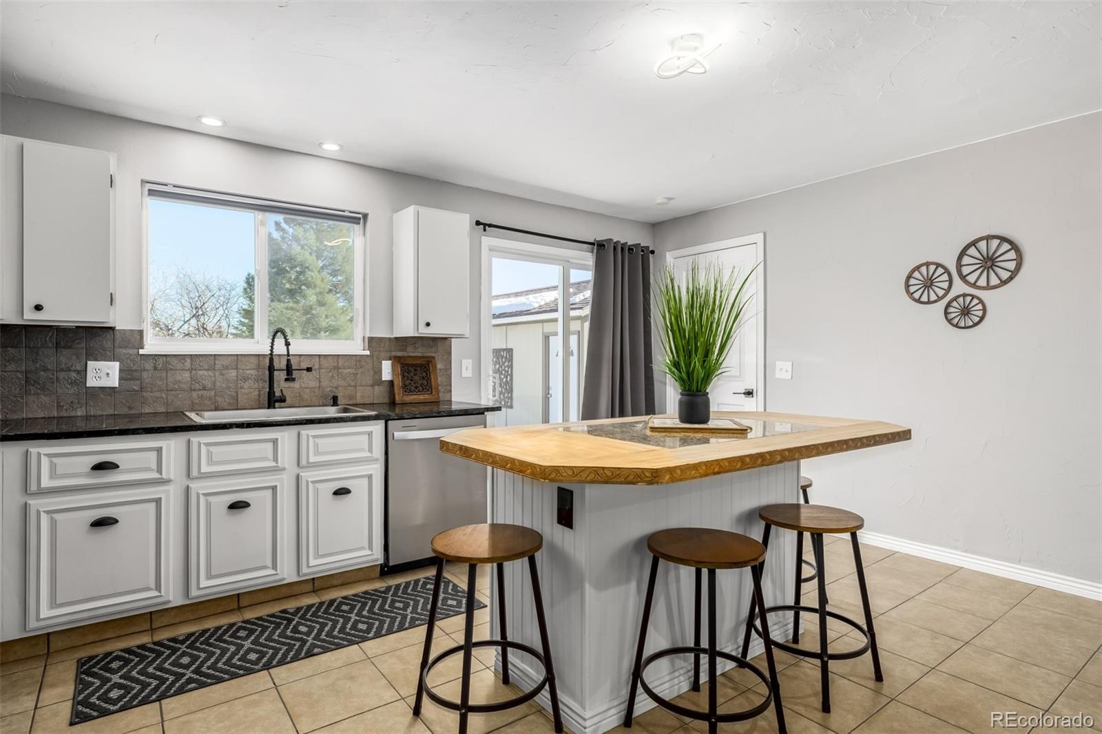 1132 S Salida Way