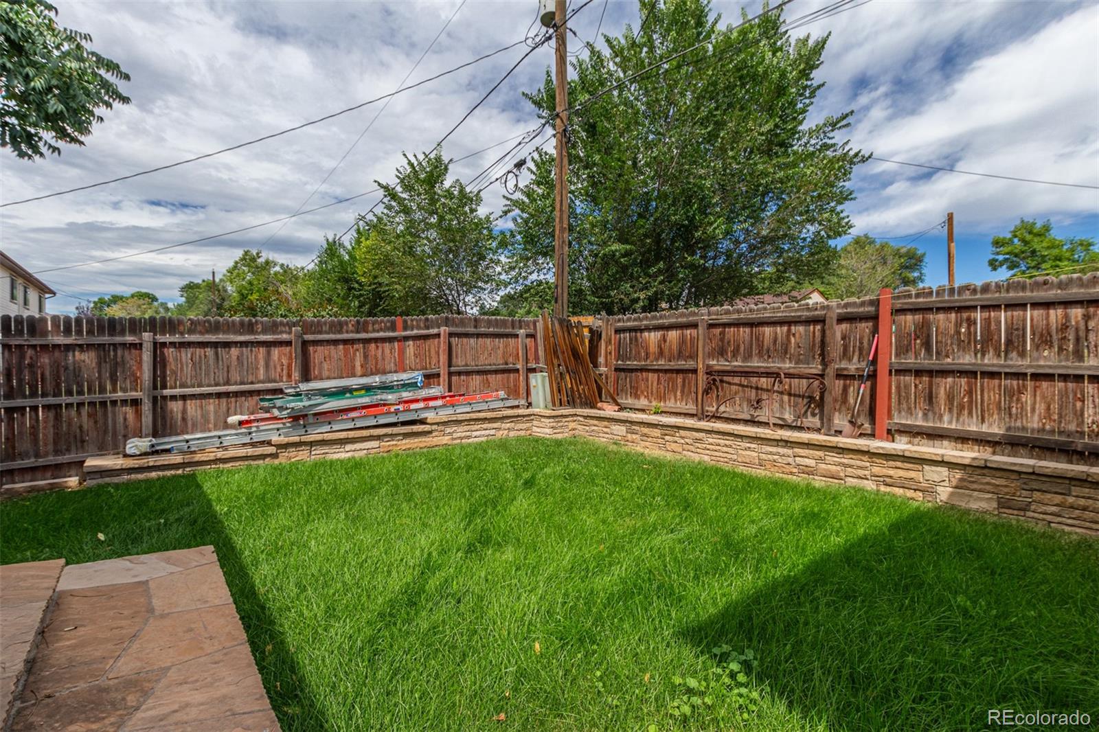 2075 W Hillside Avenue