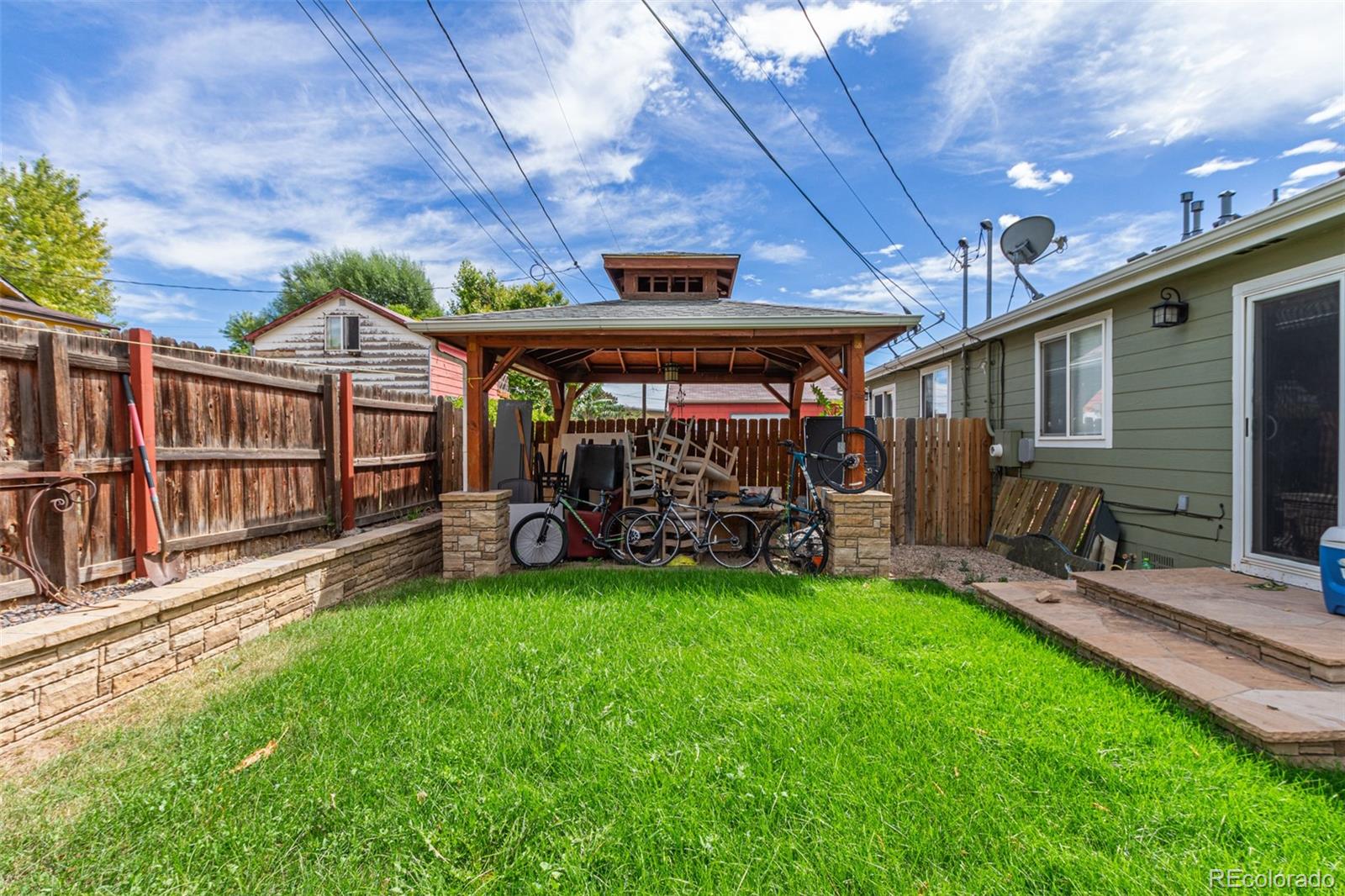 2075 W Hillside Avenue