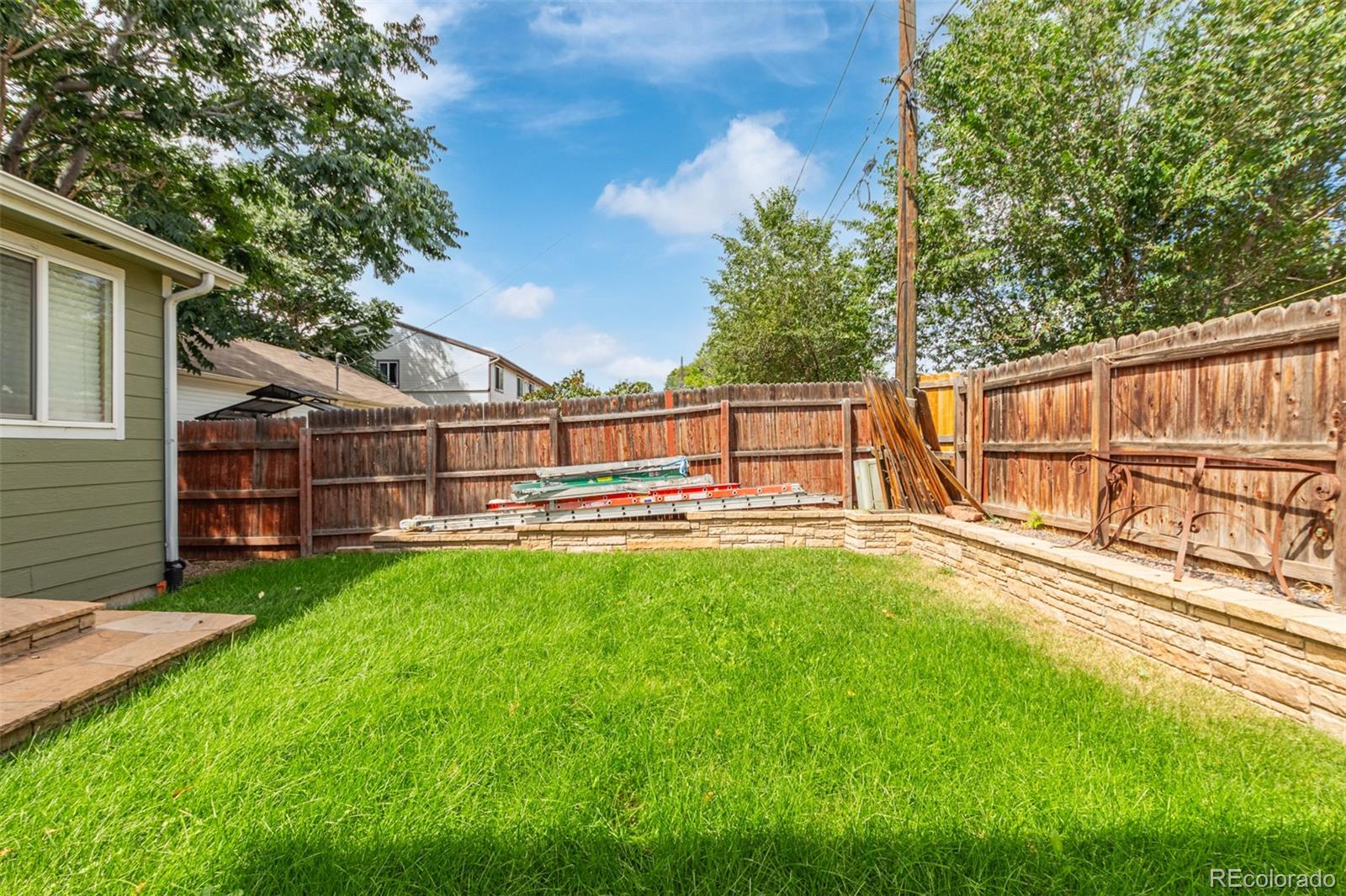2075 W Hillside Avenue