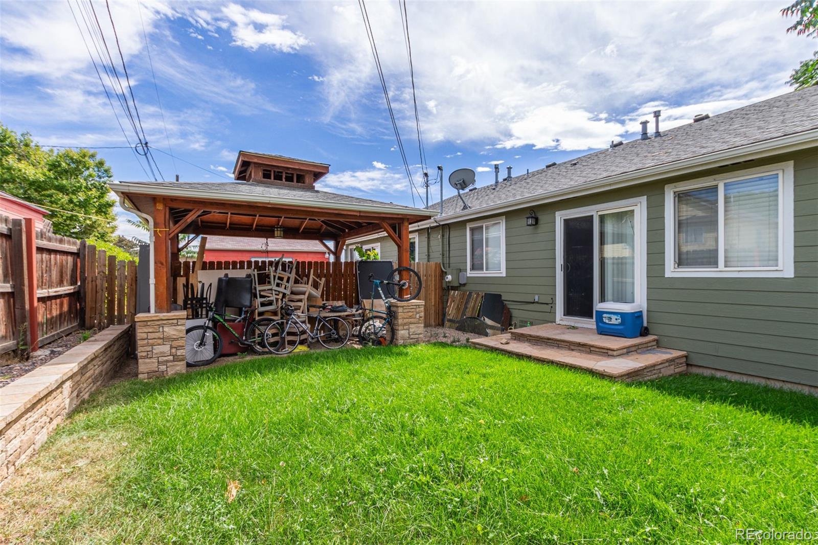 2075 W Hillside Avenue