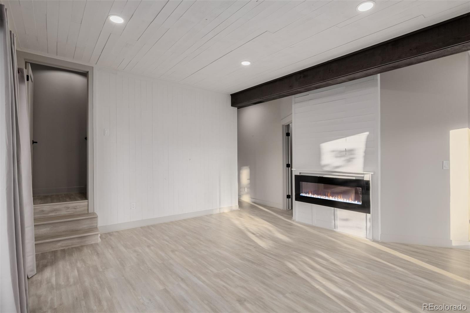302 Lakeview Road