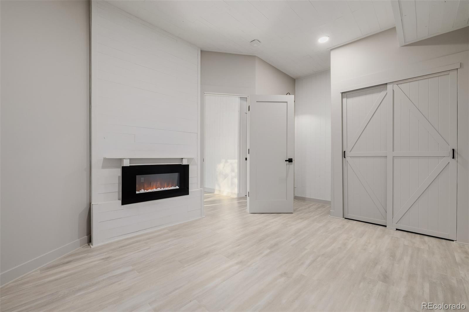 302 Lakeview Road