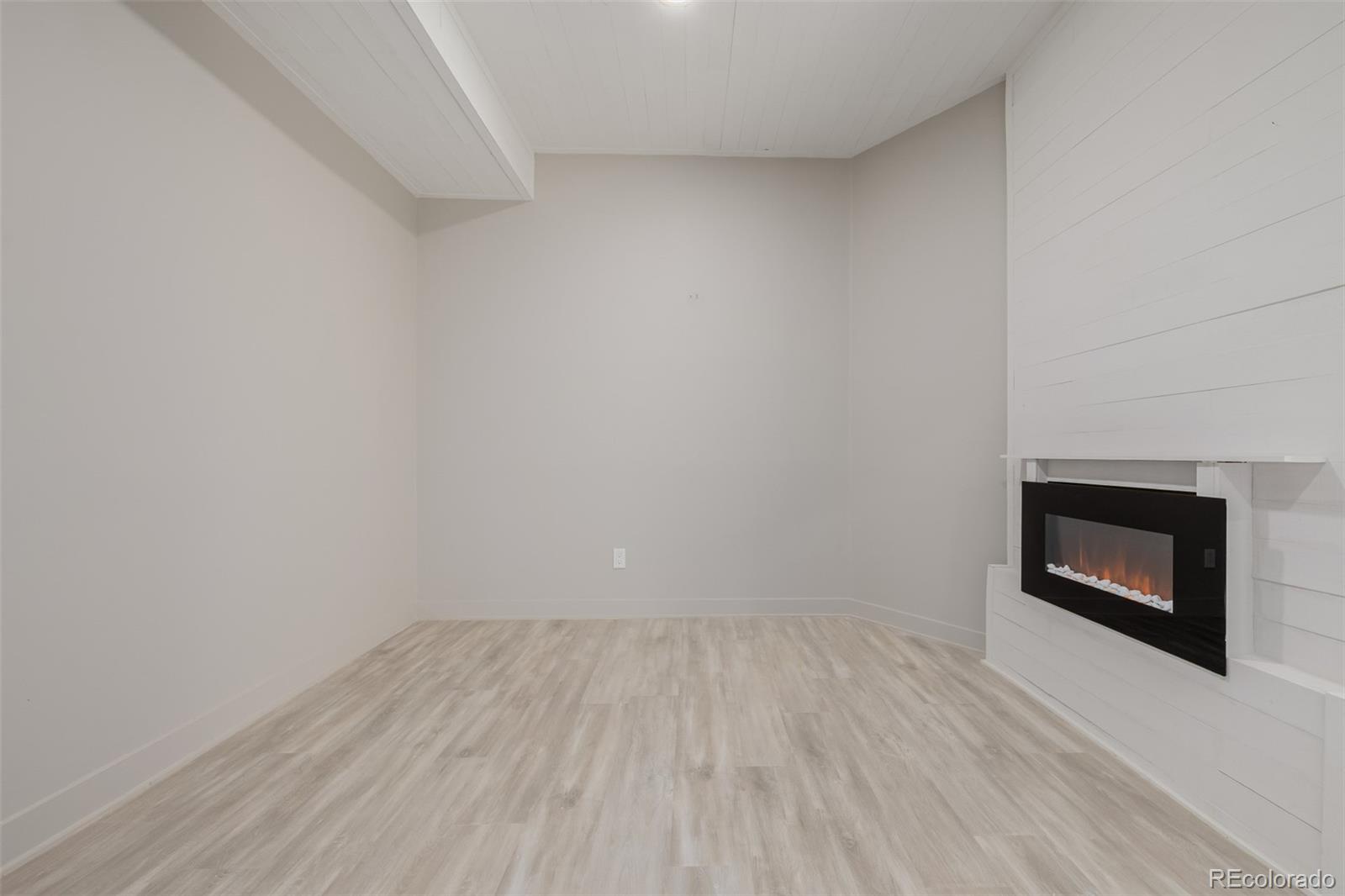 302 Lakeview Road