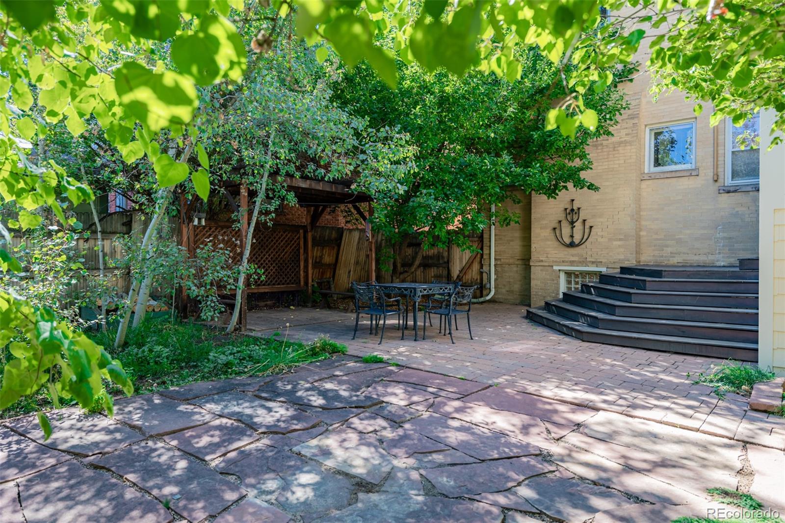 2582 Eudora Street