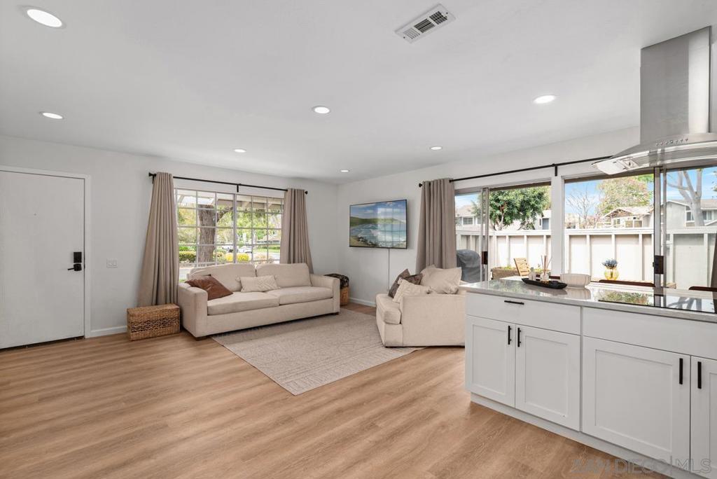 751 Pyramid Point Way