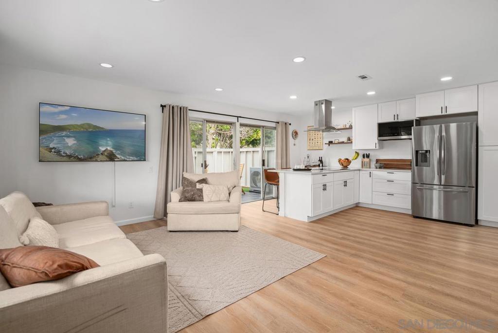 751 Pyramid Point Way