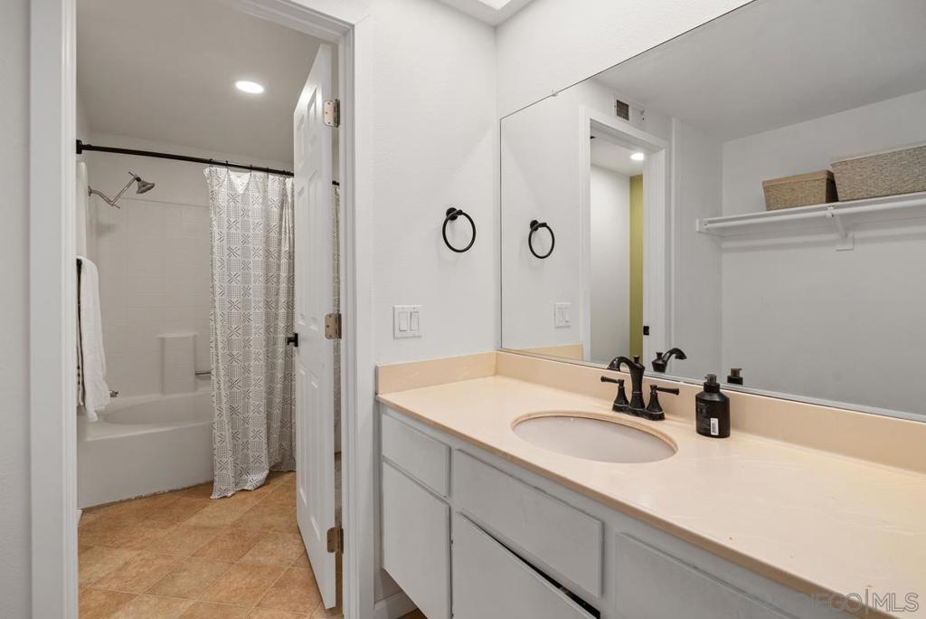 751 Pyramid Point Way