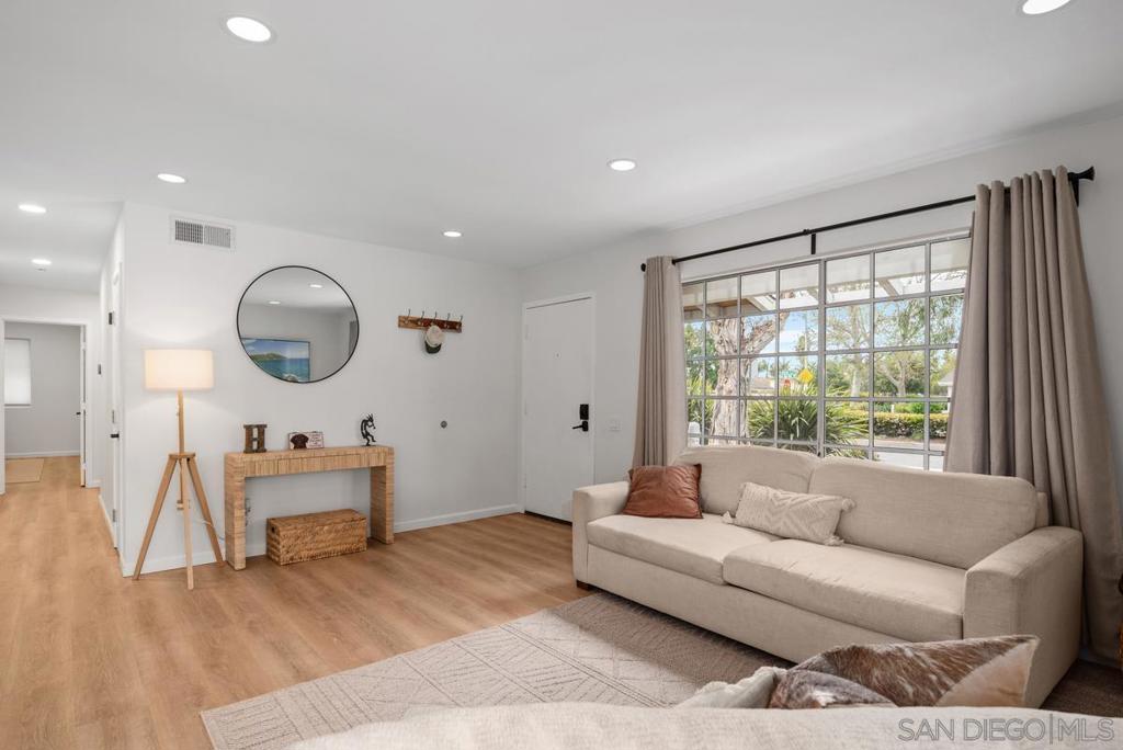 751 Pyramid Point Way