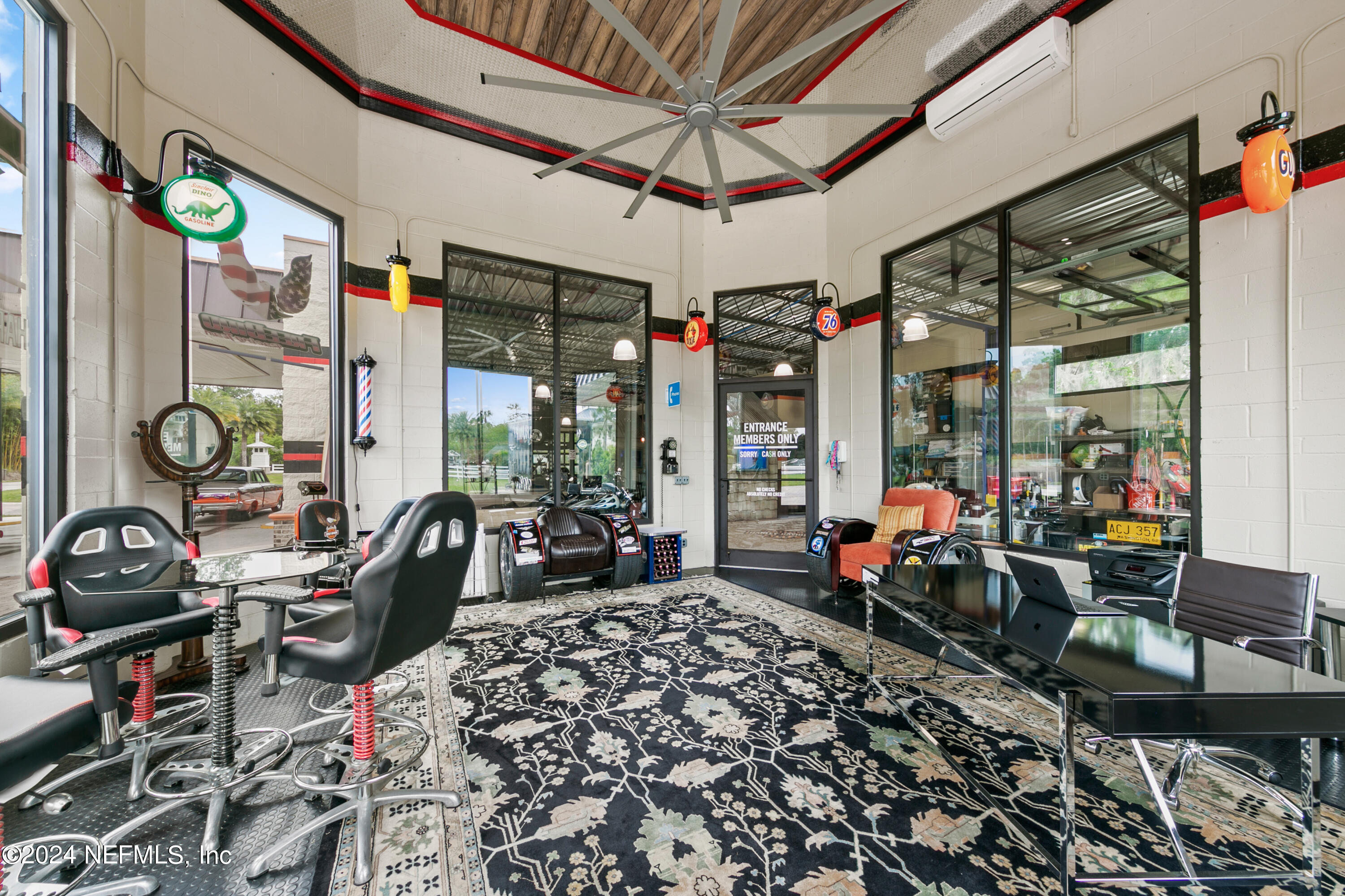 301 S ROSCOE Boulevard