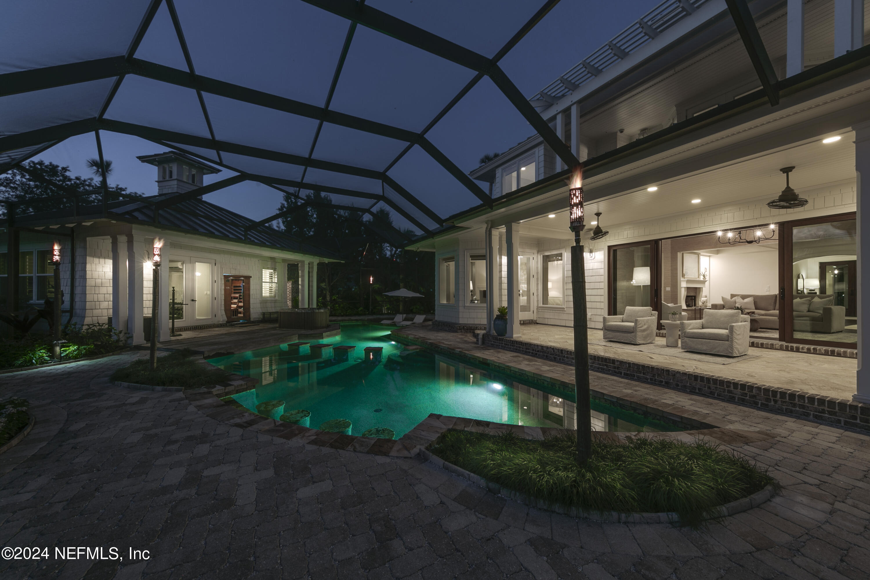 301 S ROSCOE Boulevard