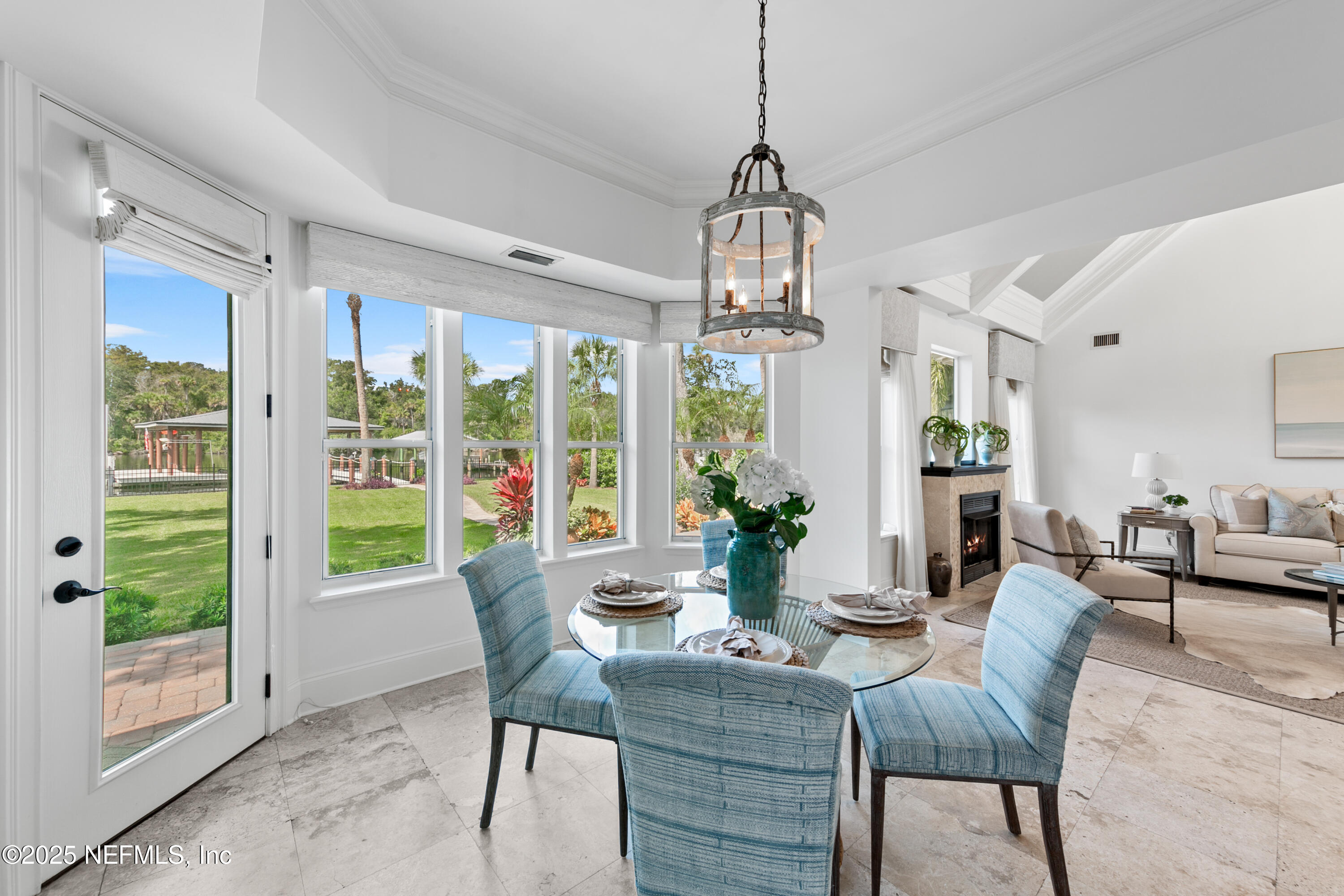 199 S ROSCOE Boulevard