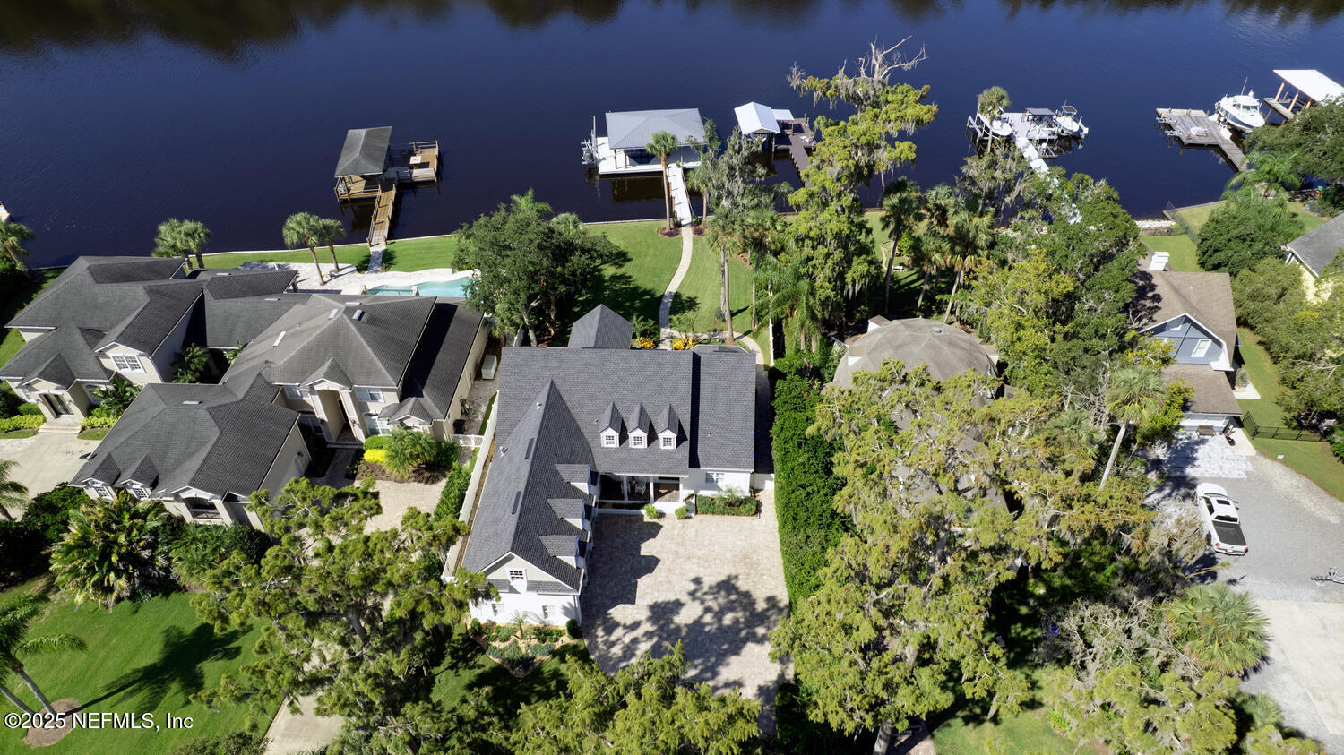 199 S ROSCOE Boulevard