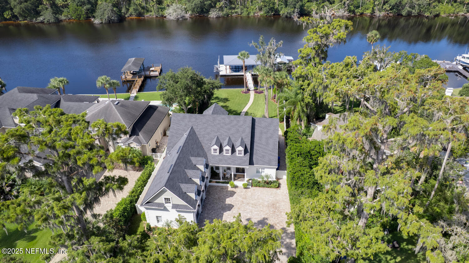 199 S ROSCOE Boulevard