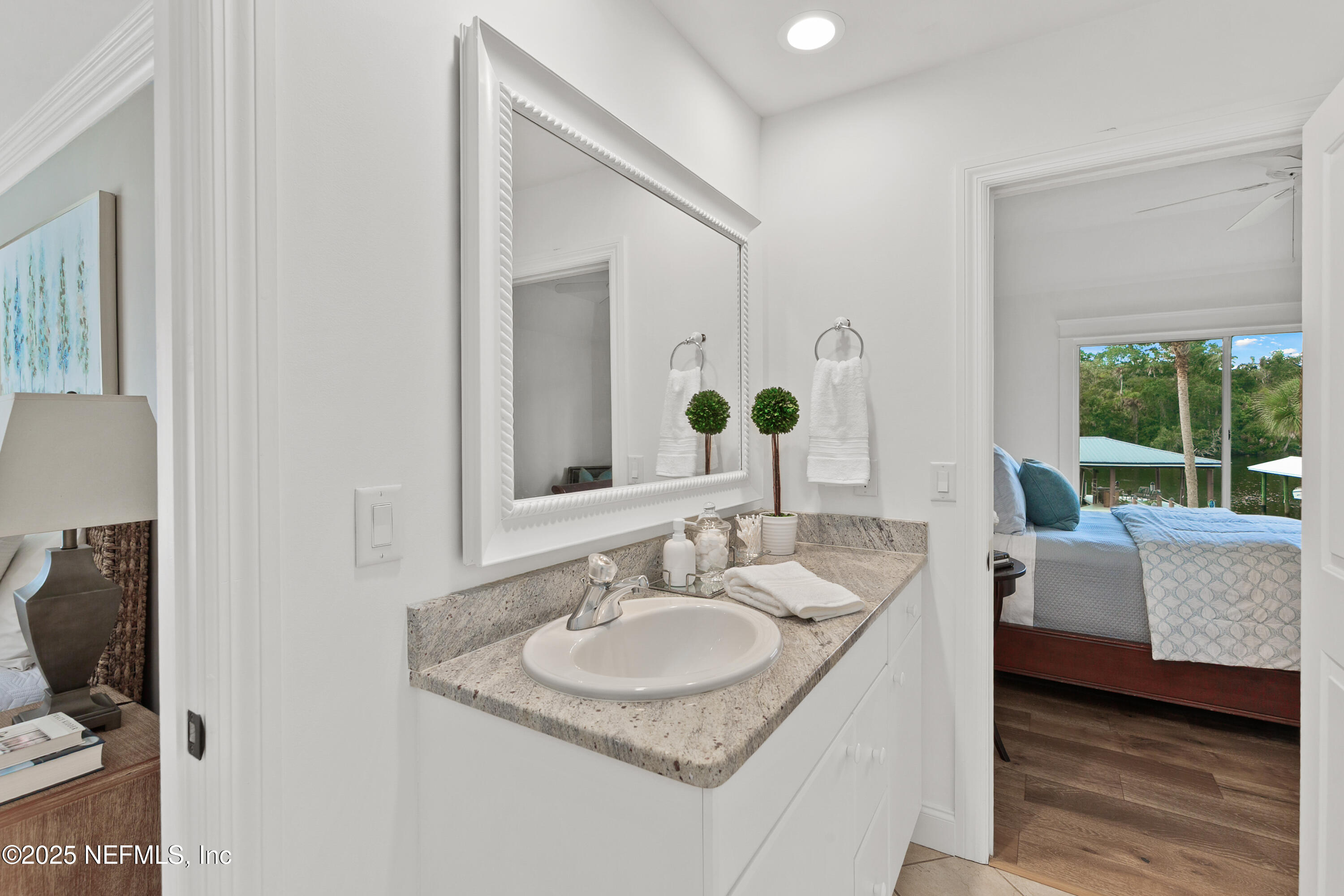 199 S ROSCOE Boulevard