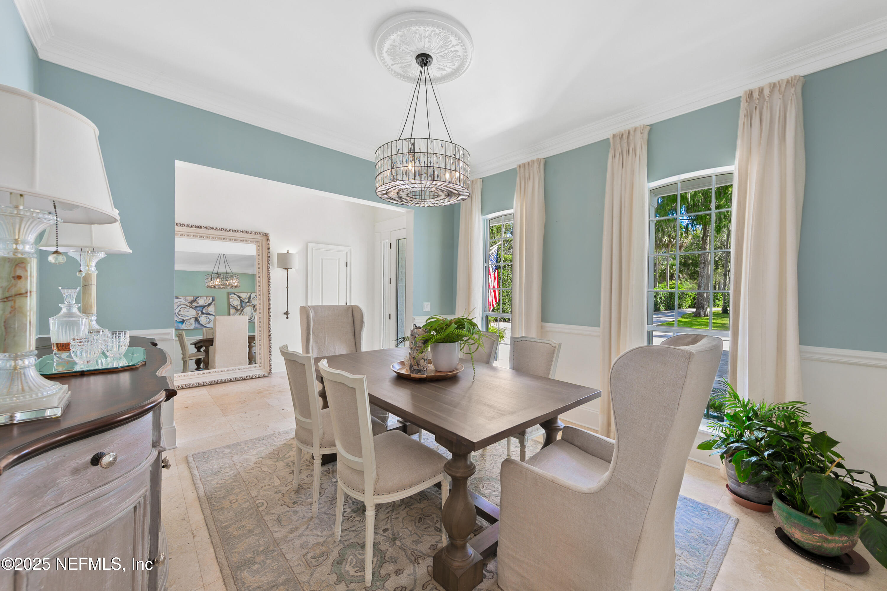 199 S ROSCOE Boulevard