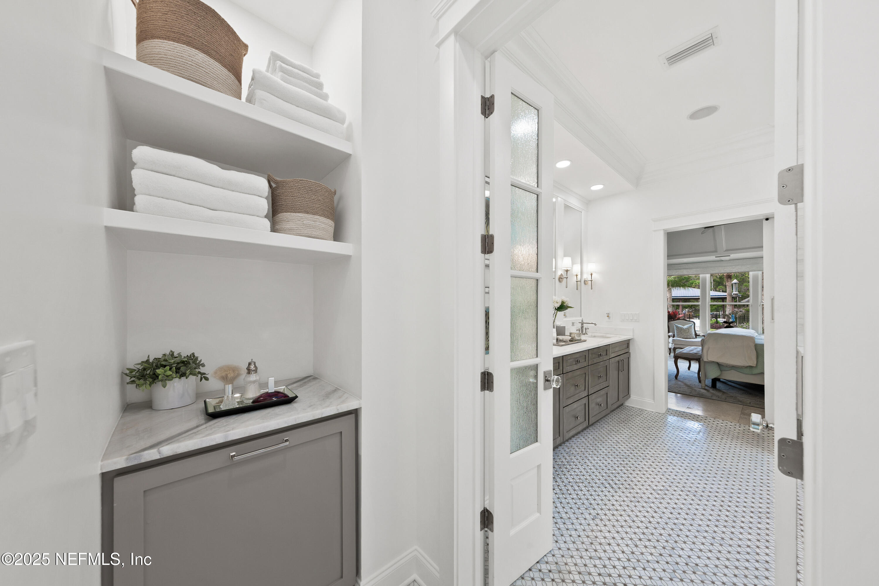 199 S ROSCOE Boulevard