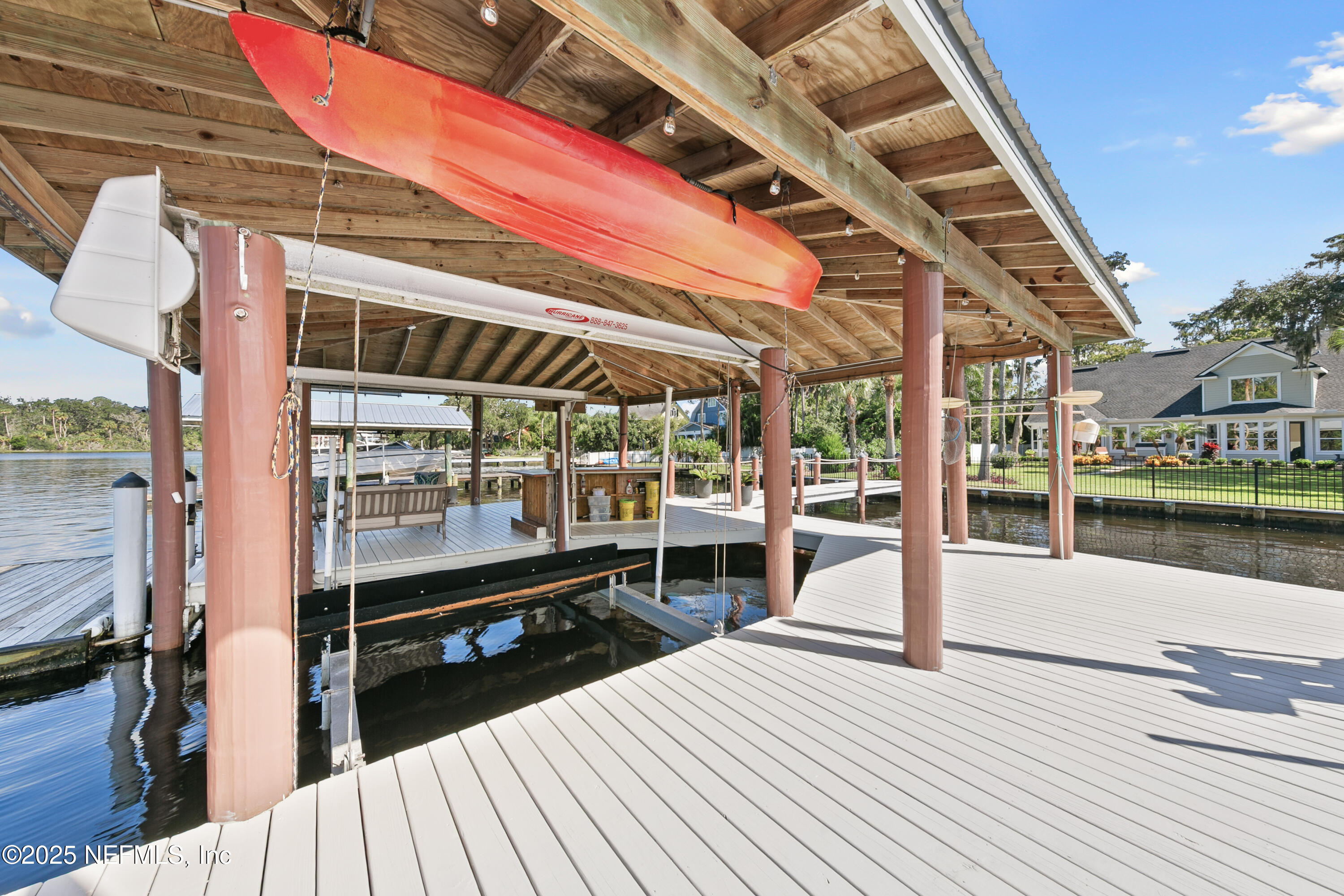 199 S ROSCOE Boulevard