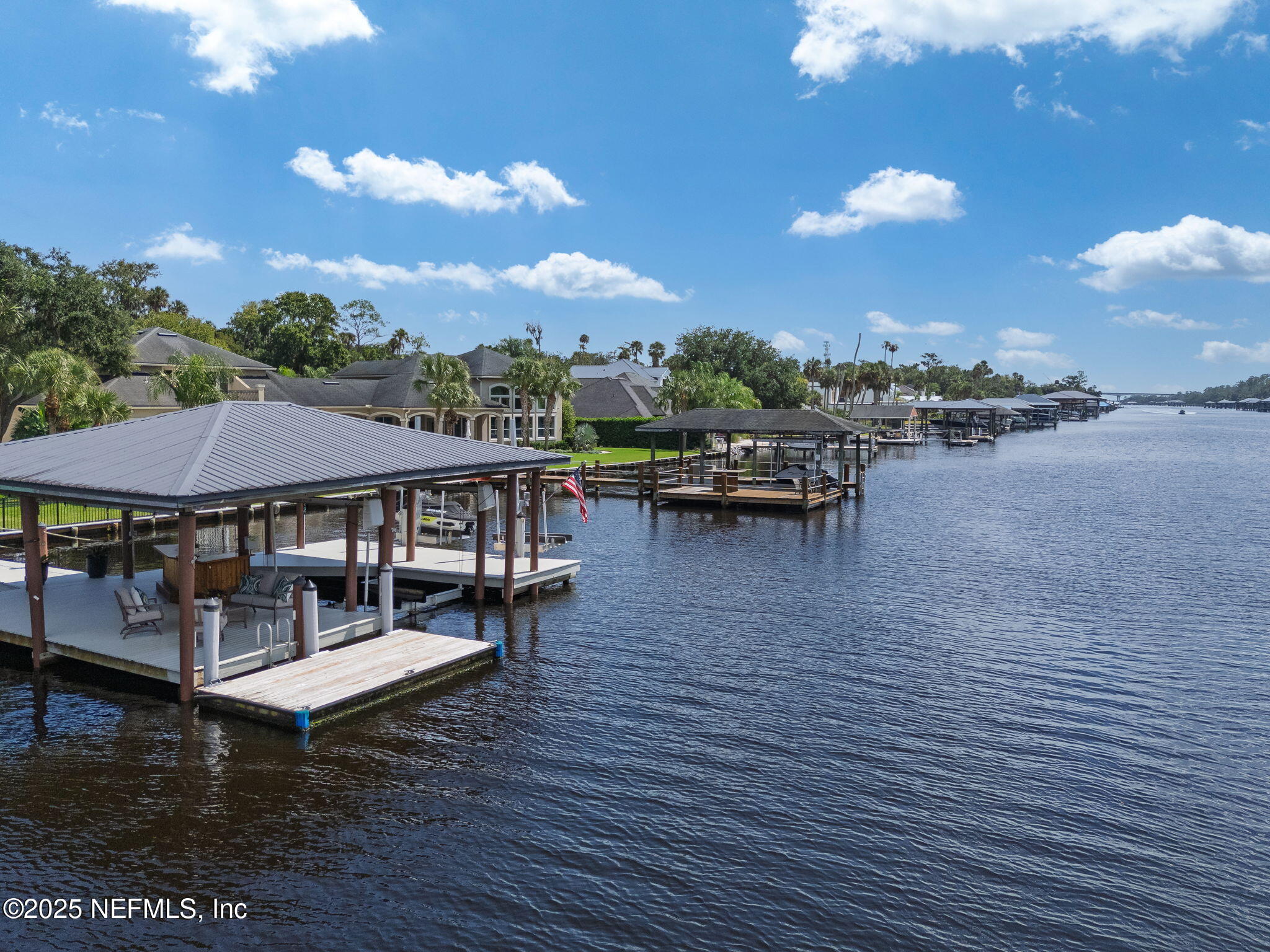 199 S ROSCOE Boulevard