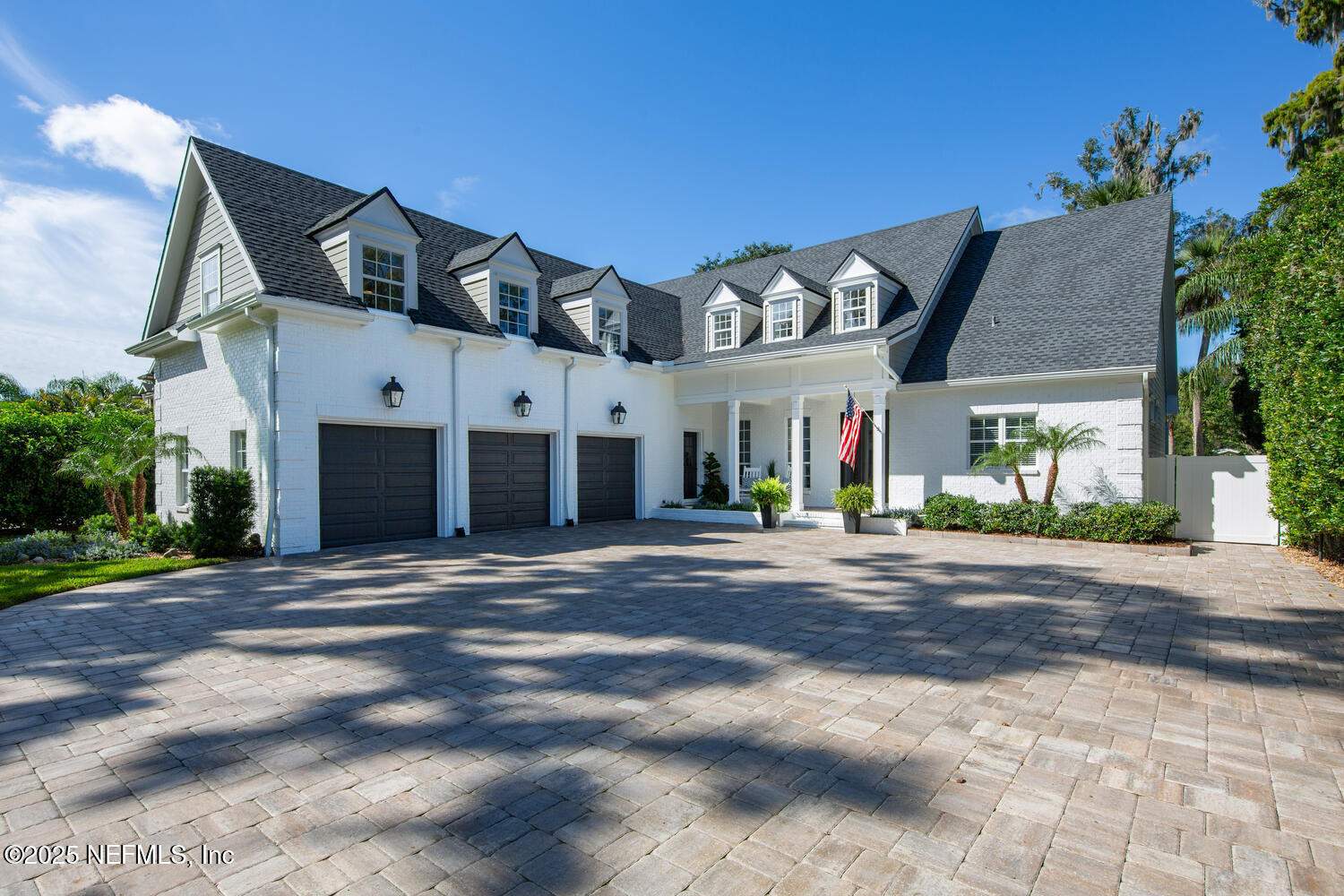 199 S ROSCOE Boulevard