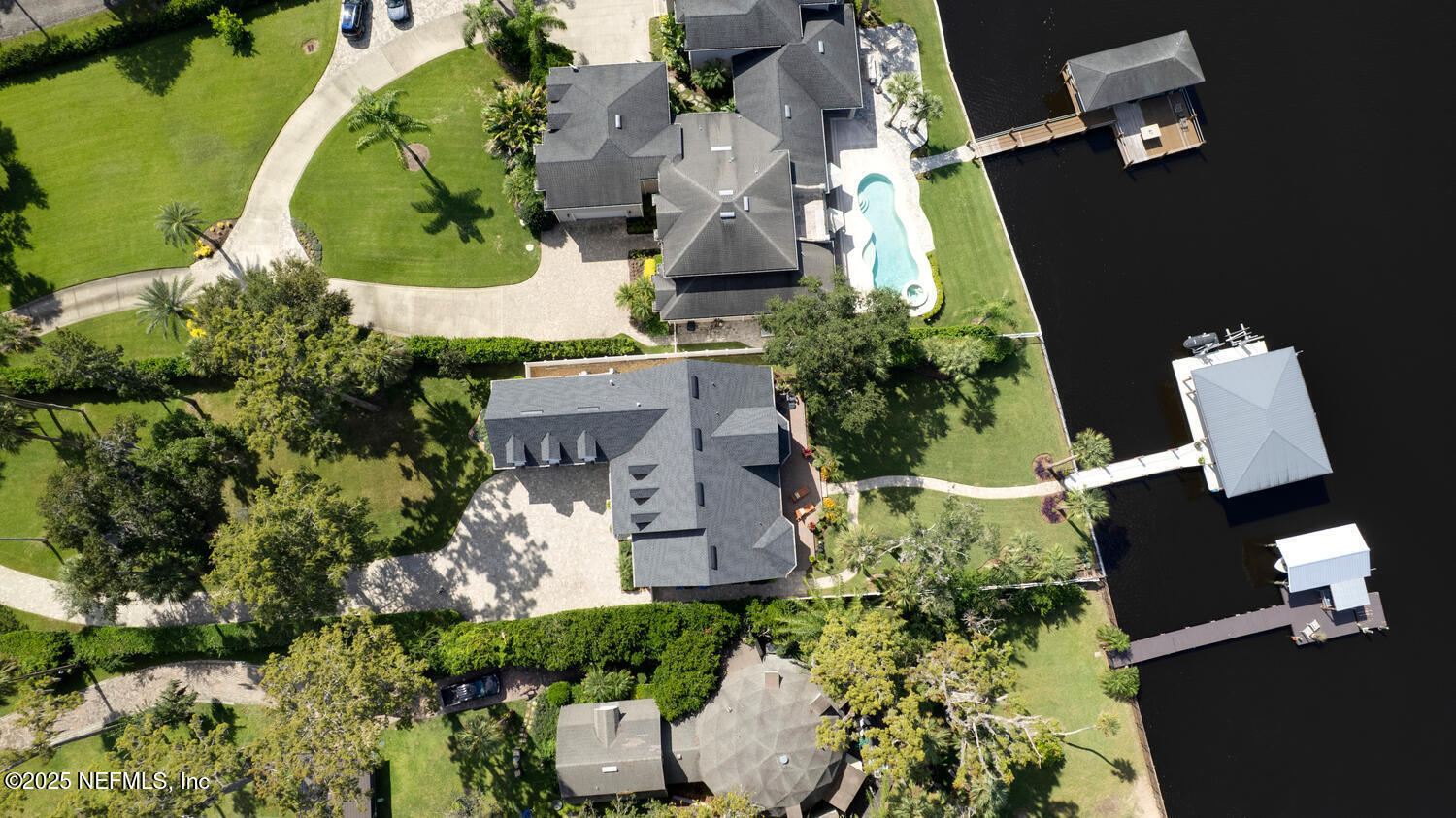 199 S ROSCOE Boulevard