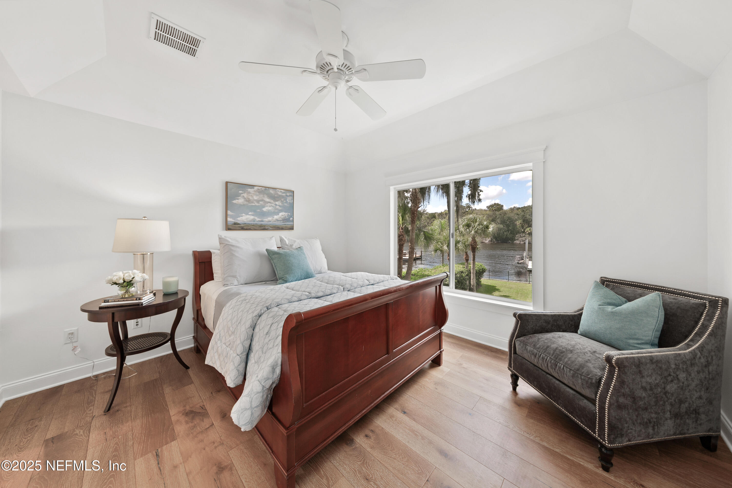 199 S ROSCOE Boulevard