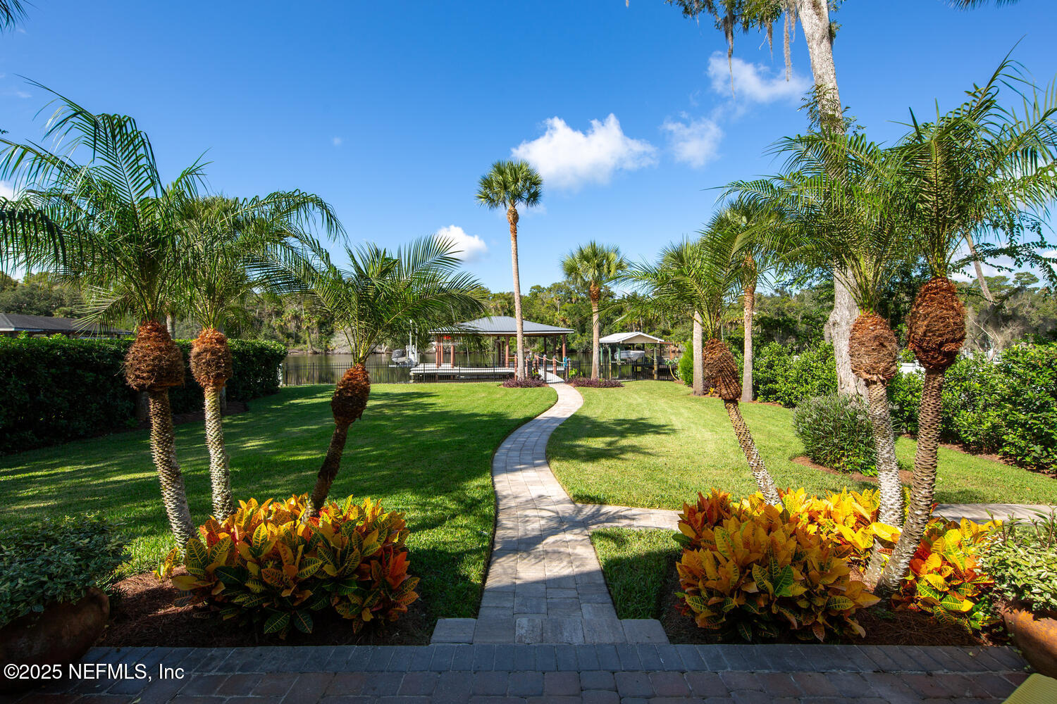 199 S ROSCOE Boulevard