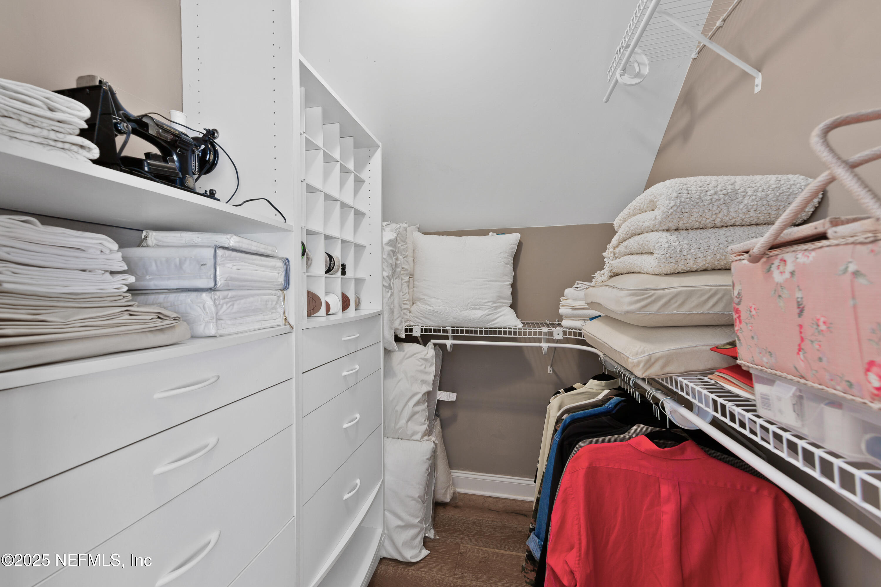 199 S ROSCOE Boulevard