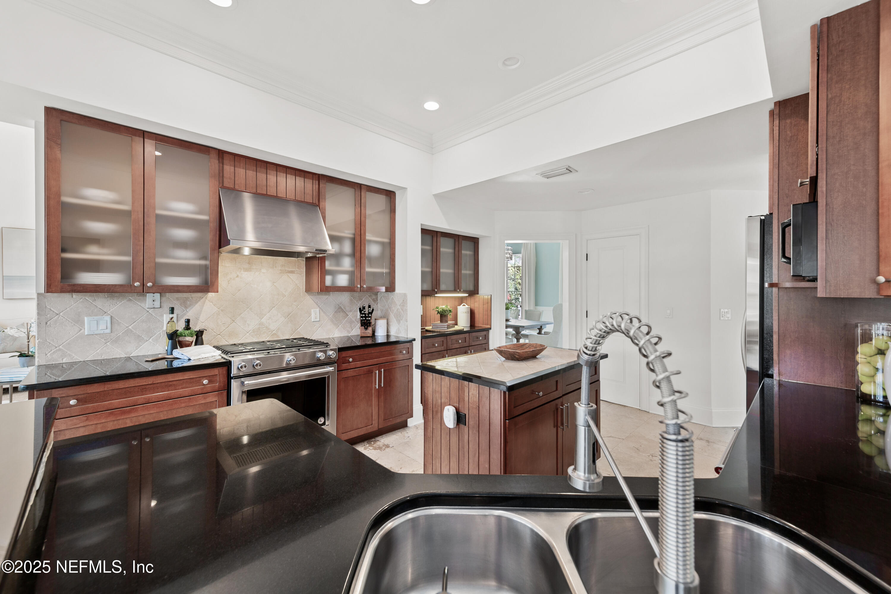 199 S ROSCOE Boulevard