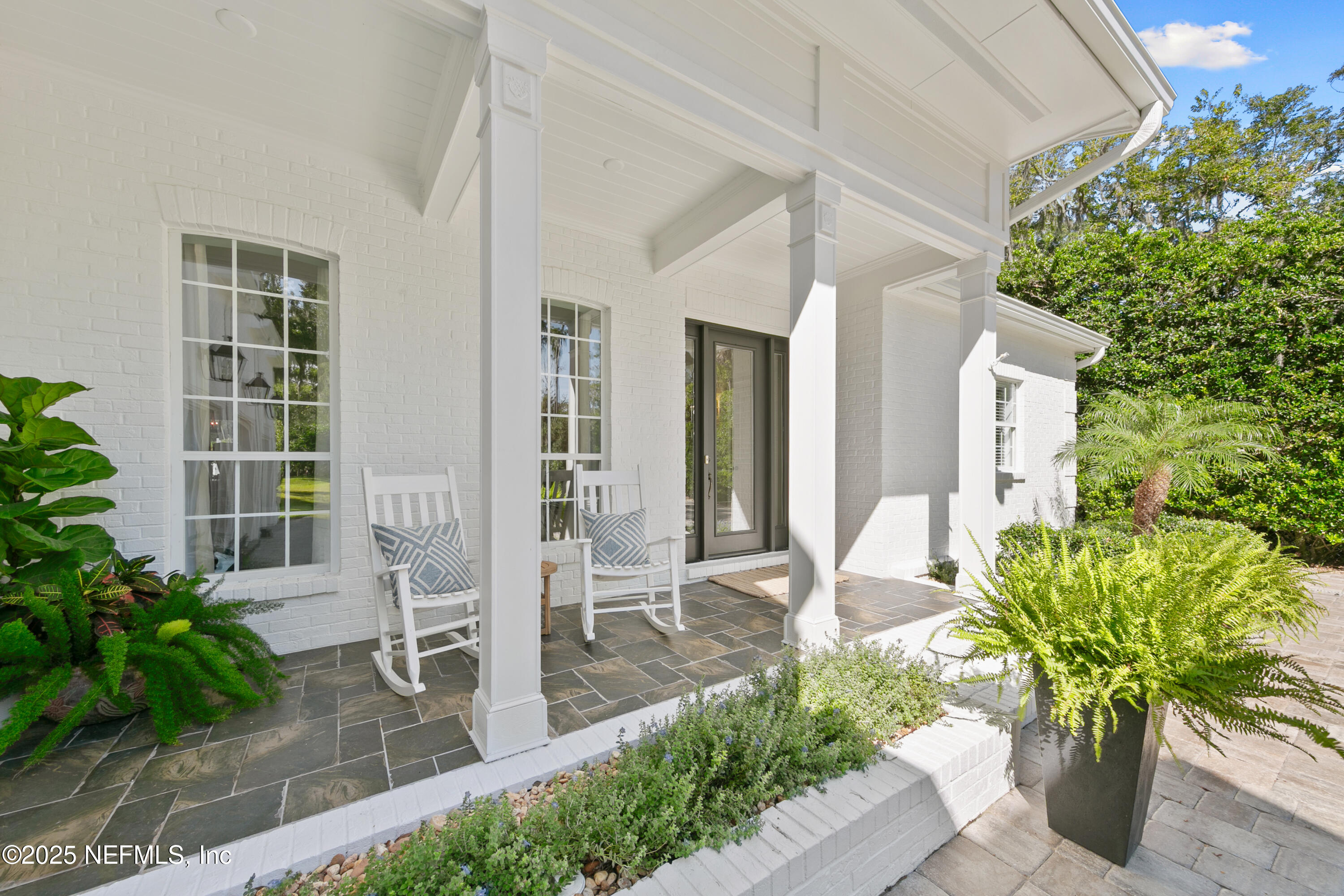 199 S ROSCOE Boulevard