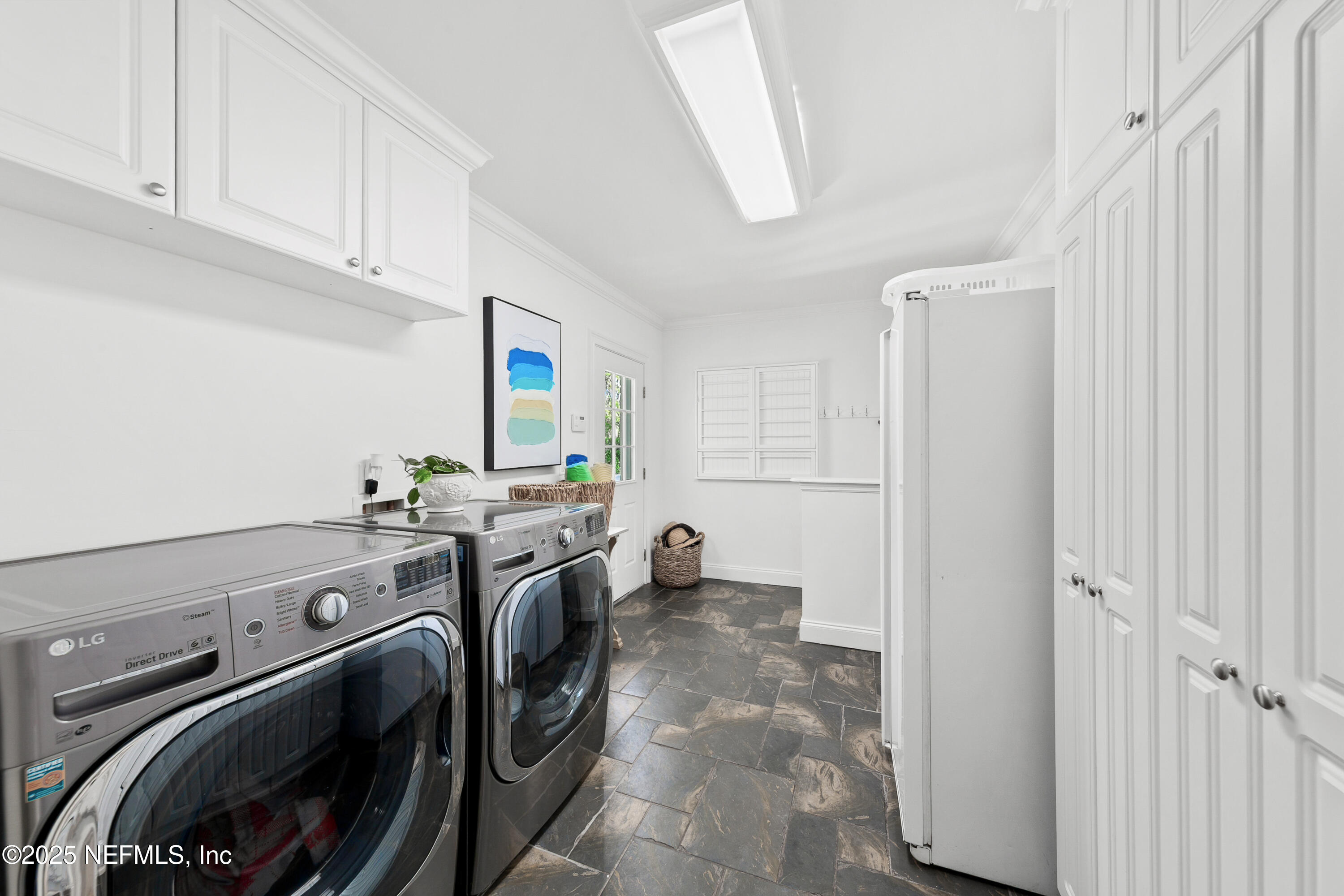 199 S ROSCOE Boulevard