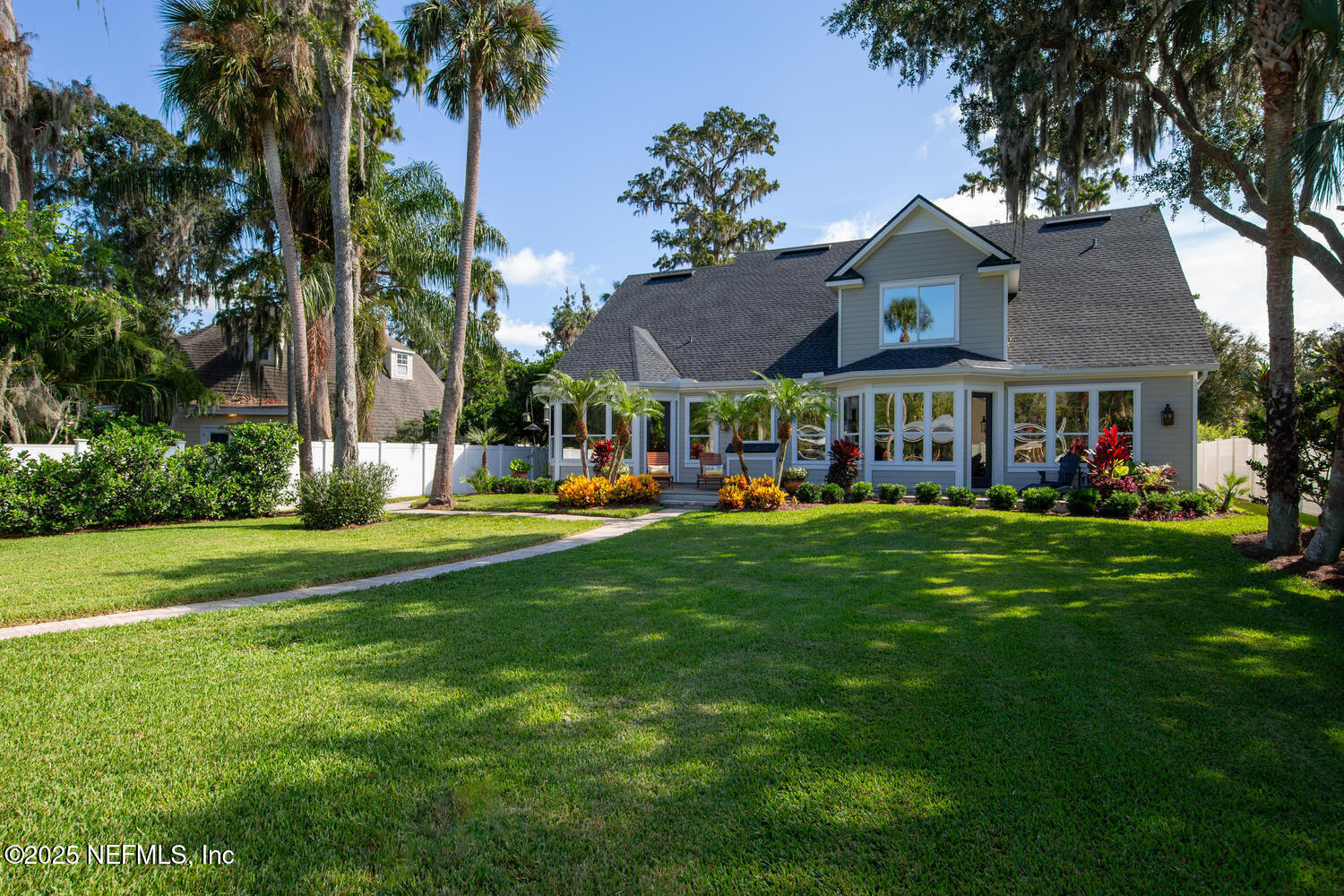 199 S ROSCOE Boulevard