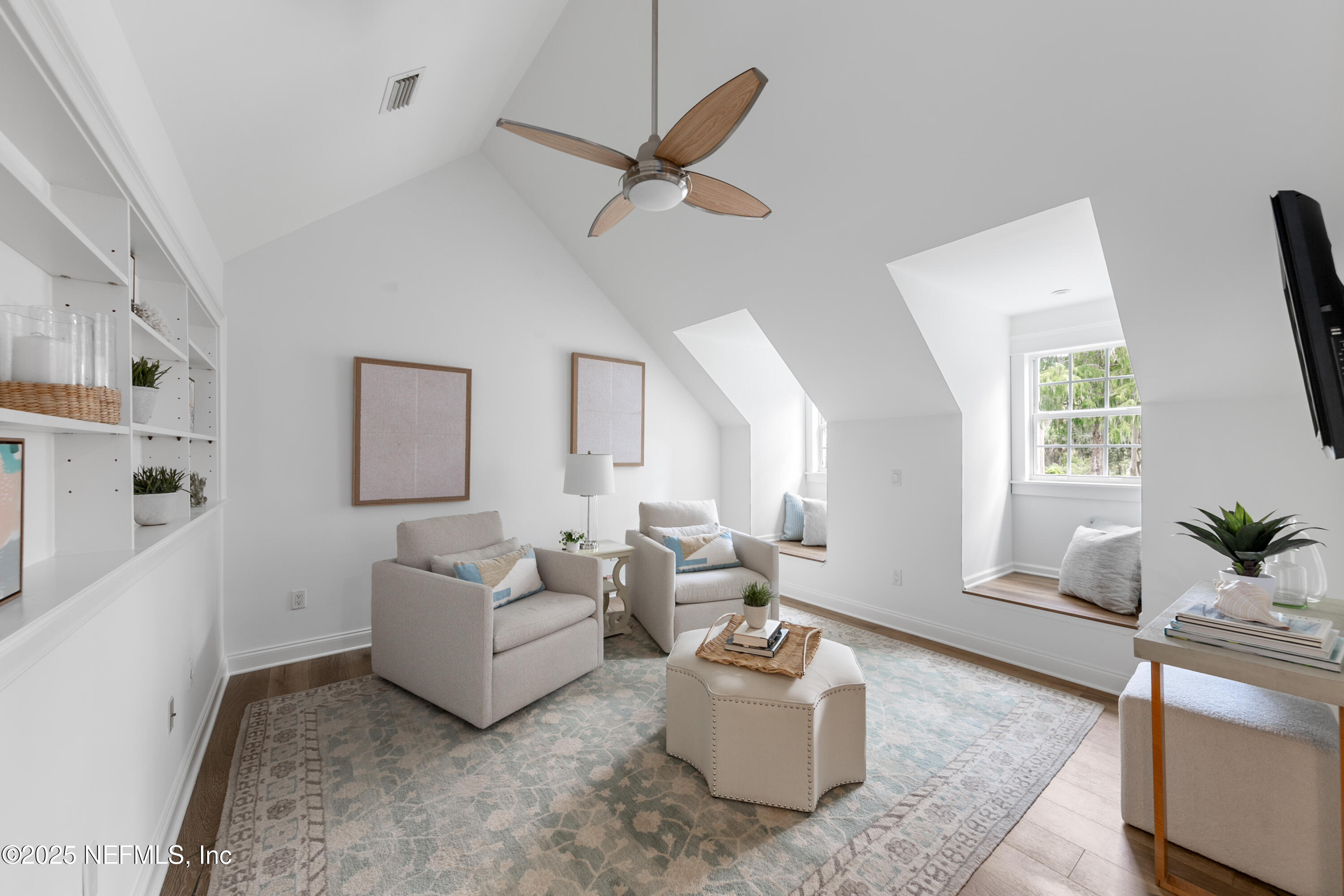 199 S ROSCOE Boulevard