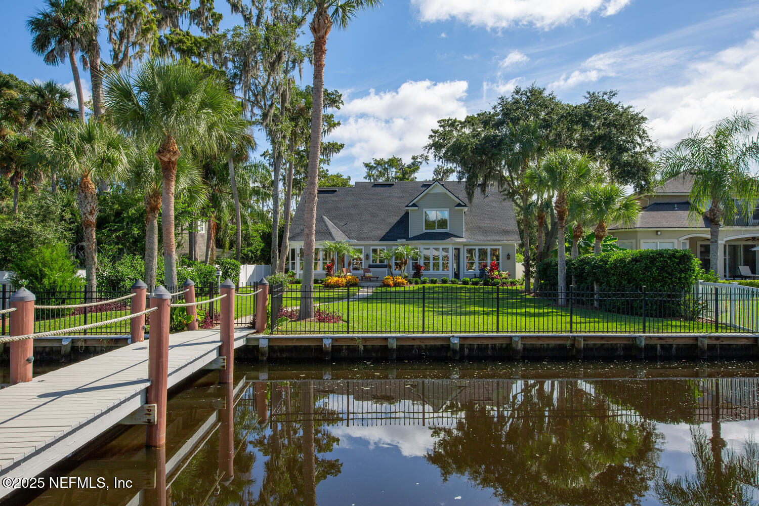 199 S ROSCOE Boulevard